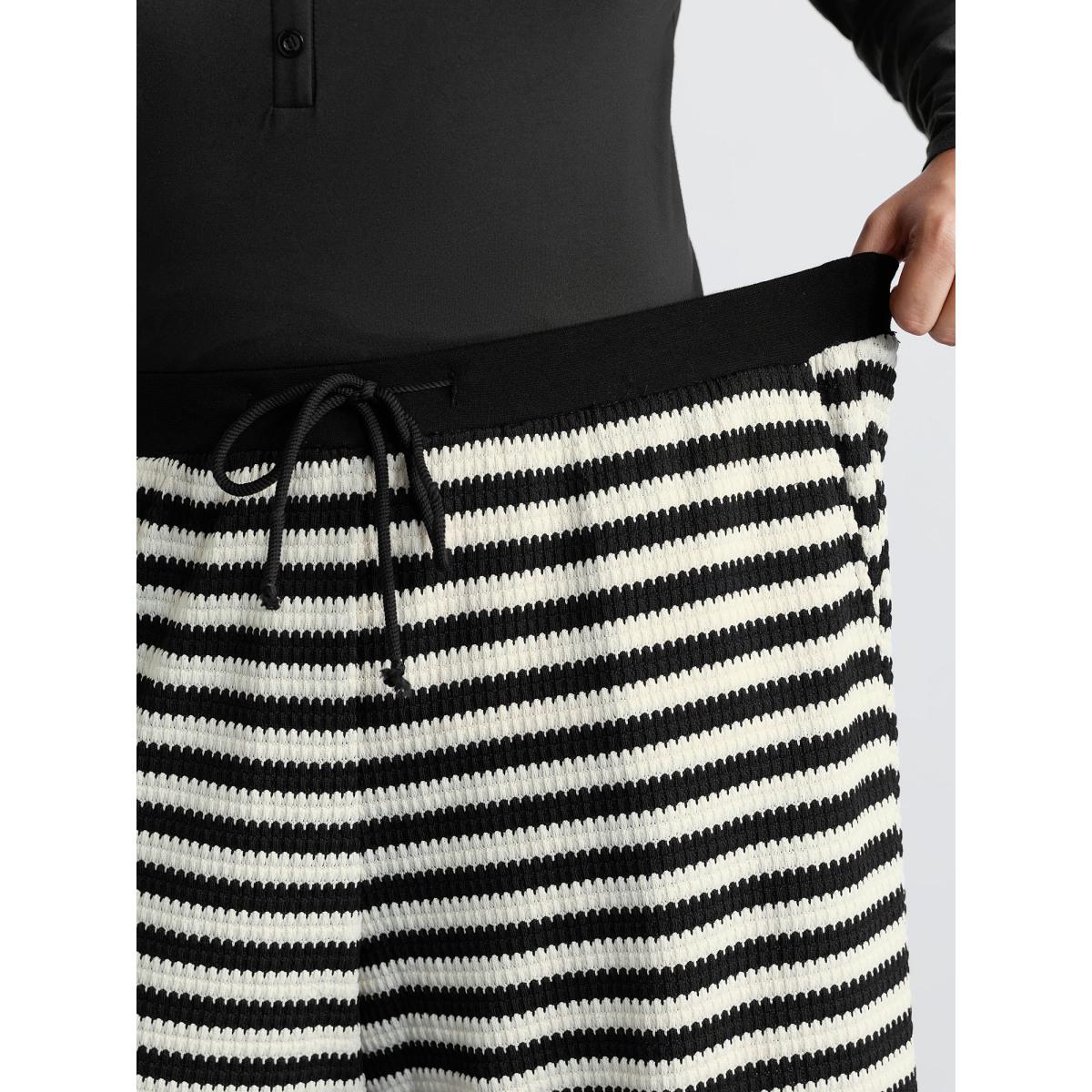 Plus Size Stripe Drawstring Waist Straight-Leg Pants Women Black Leisure Loose Mid Rise Casual Pants BloomChic 18-20/2X Product Image