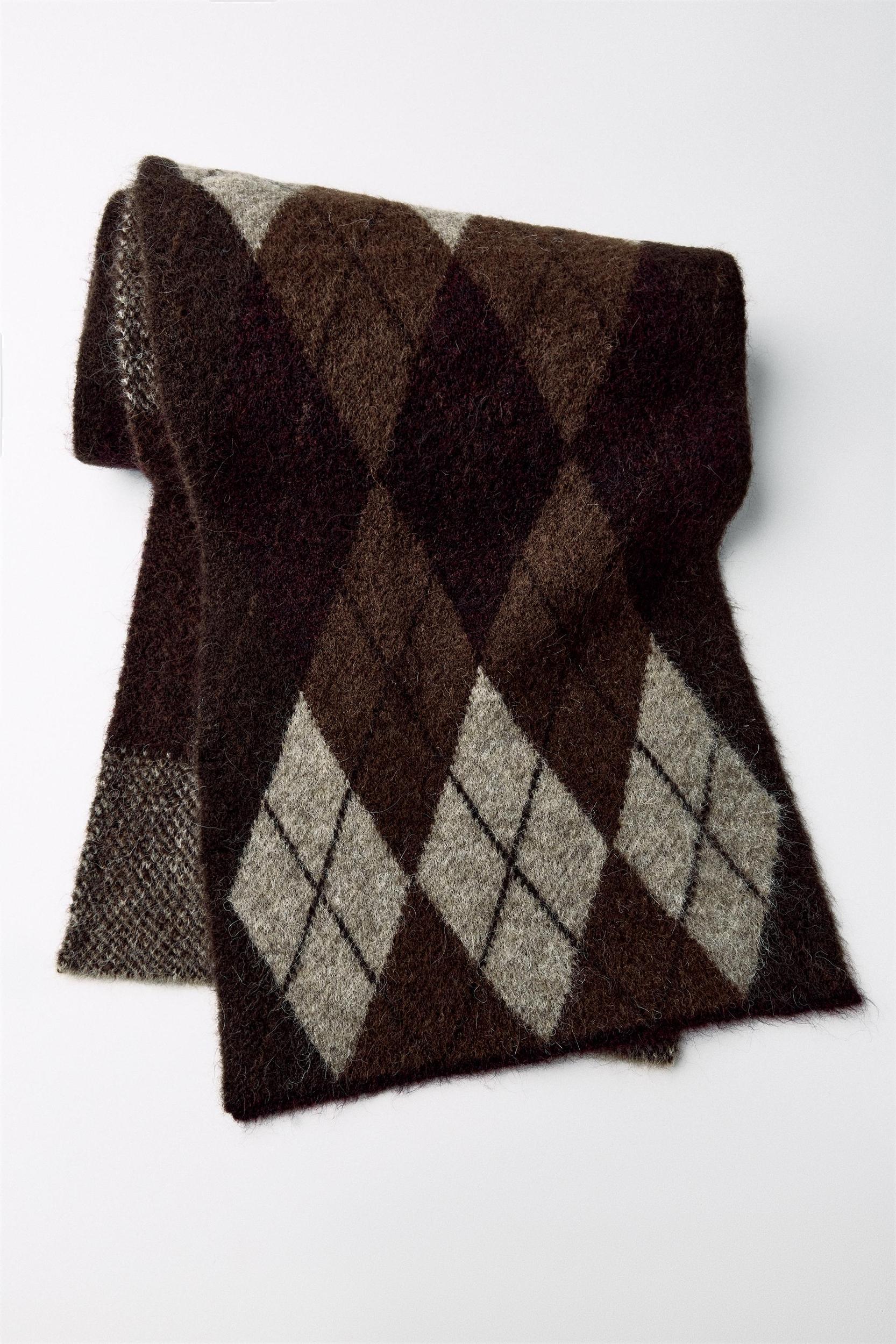 ARGYLE KNIT SCARF Product Image