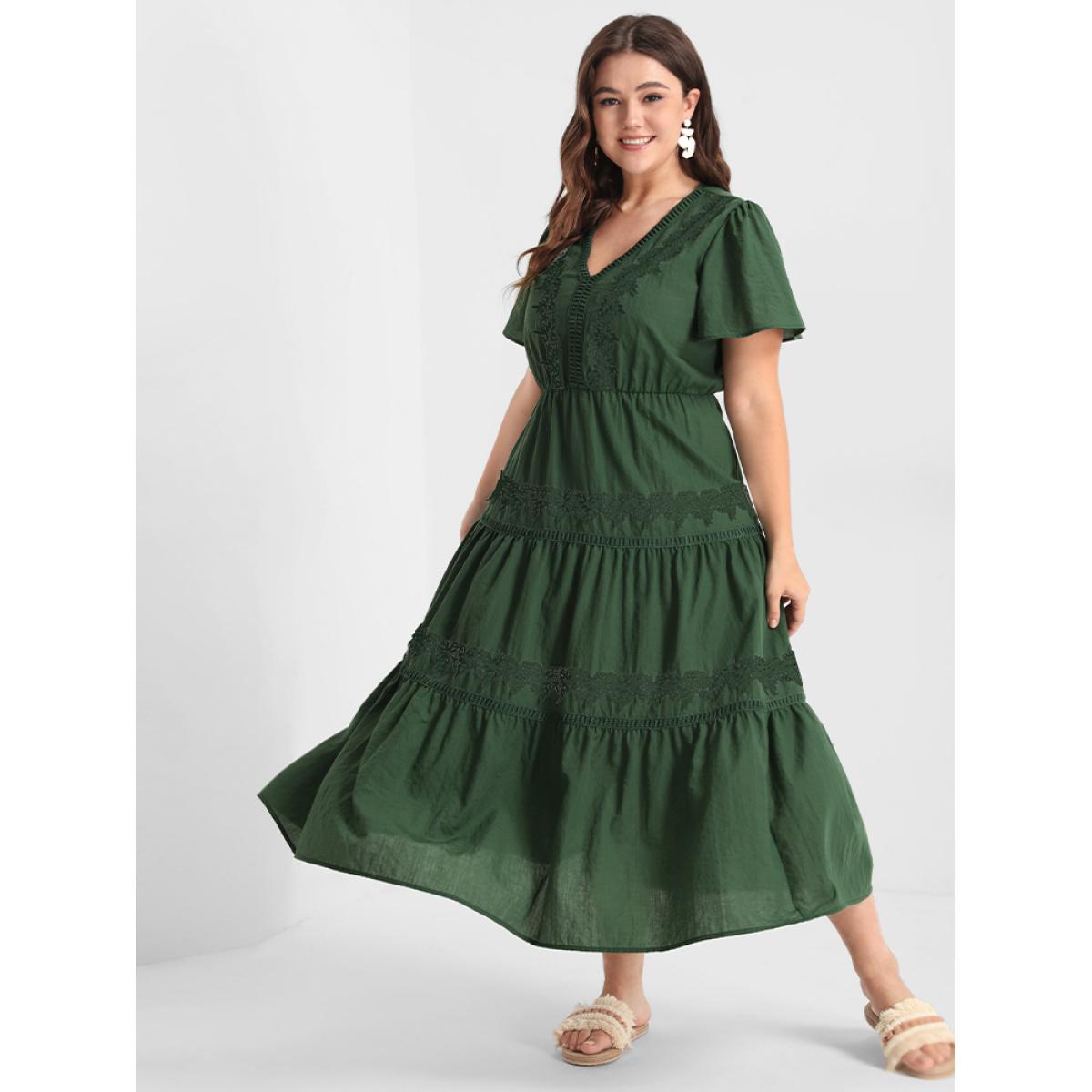 Plus Size Floral Ruffled Patchwork Eyelet Lace V Neck Dress Green Women Elegant Patchwork V-neck Short sleeve Curvy Long Dress BloomChic 10/M Product Image