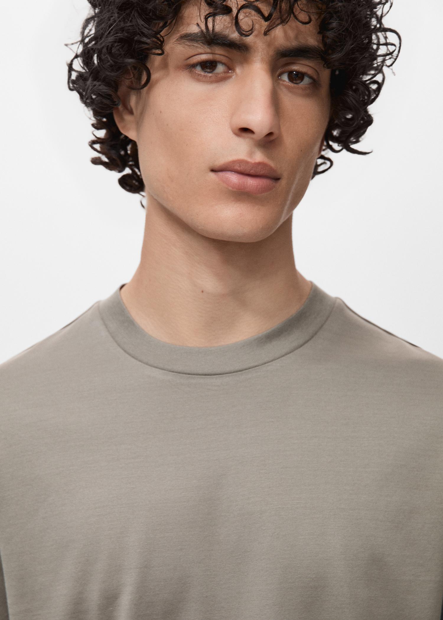 100% cotton slim-fit t-shirt - Men | MANGO USA Product Image