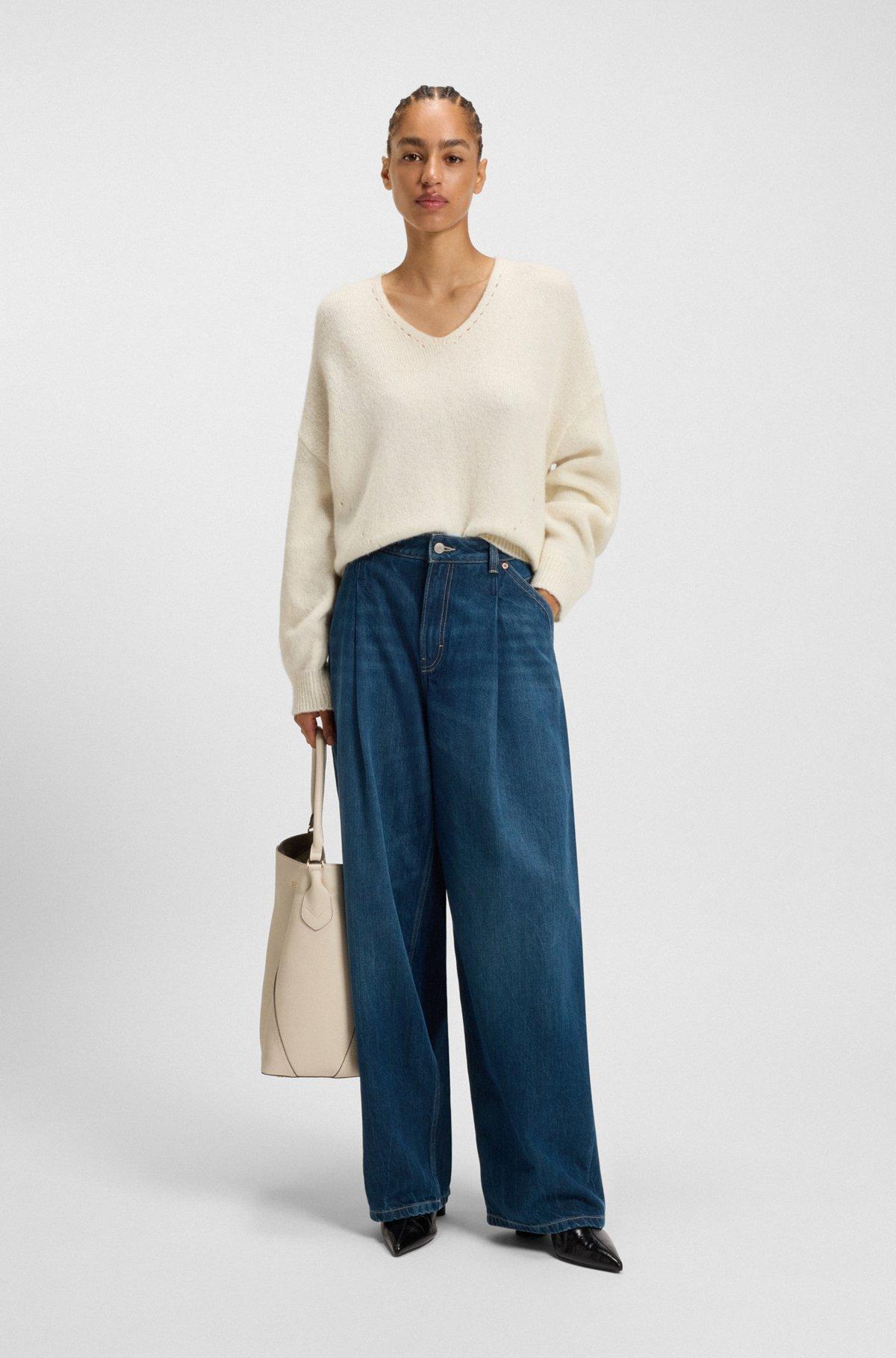 V-neck sweater in Italian yarn Product Image