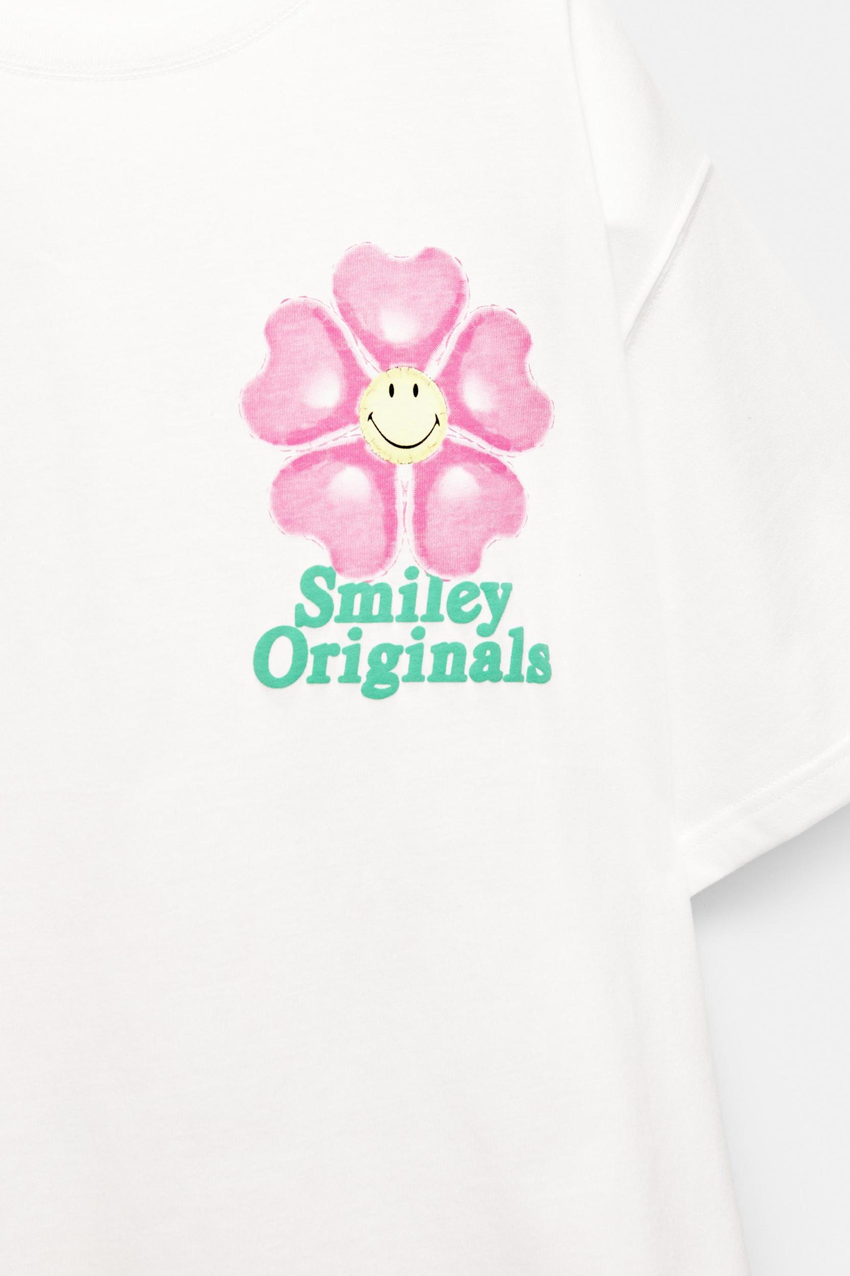 Smiley flower T-shirt Product Image