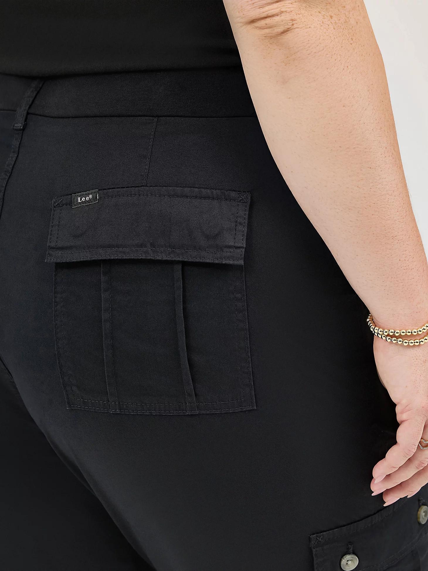 Women's Ultra Lux Comfort with Flex-To-Go Relaxed Fit Cargo Capri (Plus) | Women's Capris & Crops | Lee® Product Image