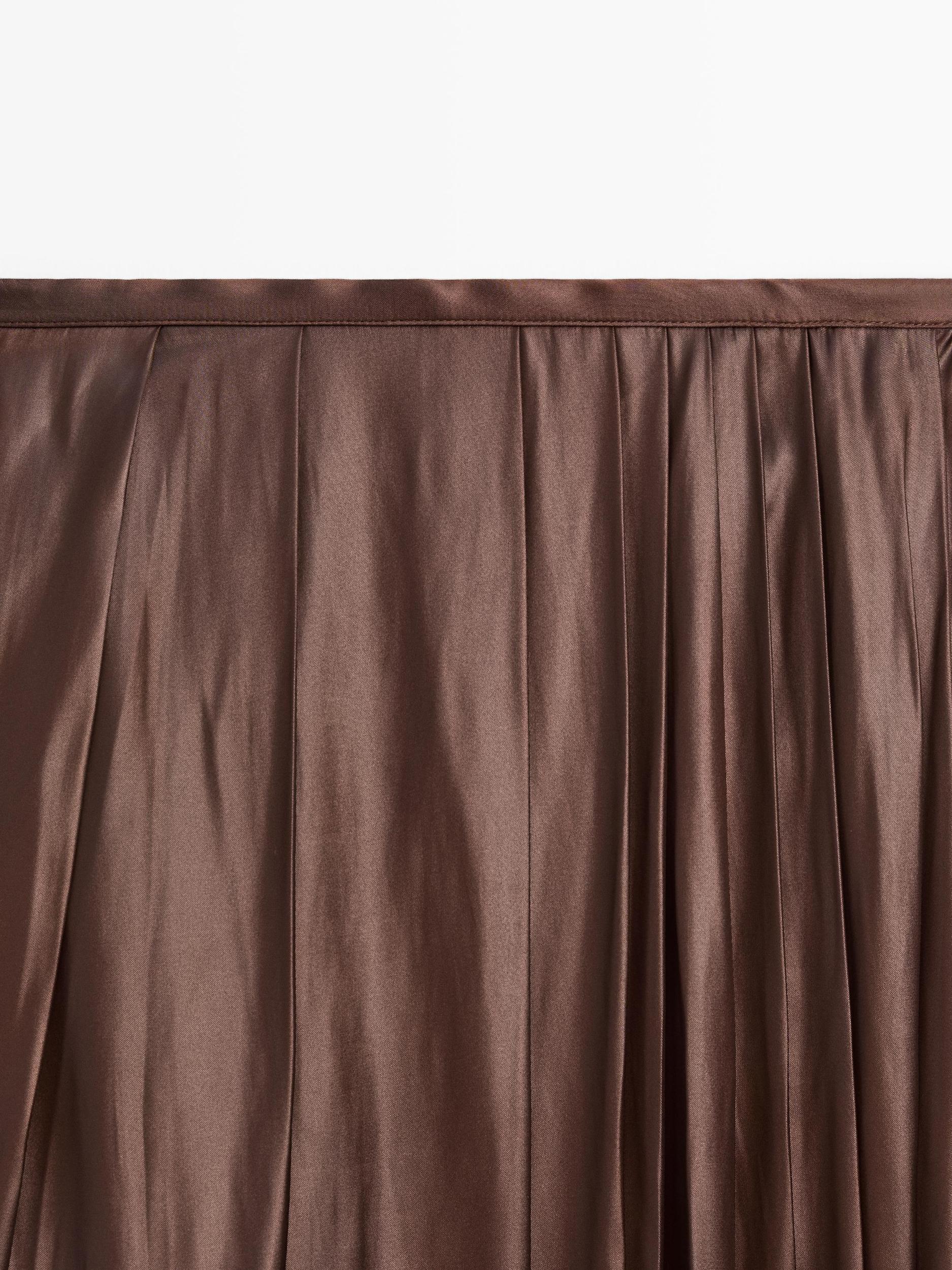 Pleated midi skirt Product Image