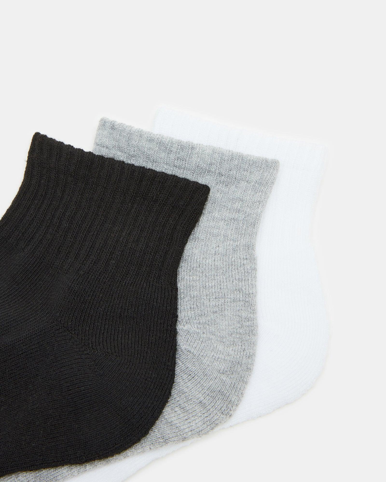 SPORT CUSHION QUARTER SOCKS BLACK/WHITE Male Product Image