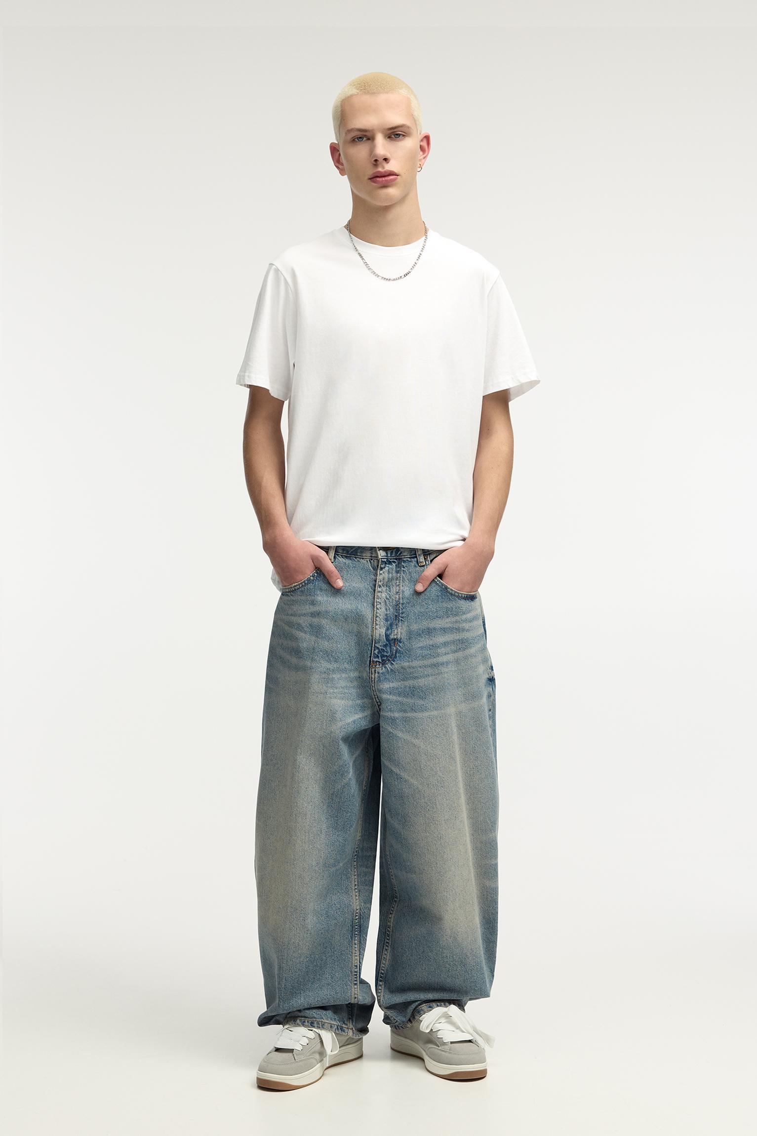 Super baggy washed finish jeans Product Image