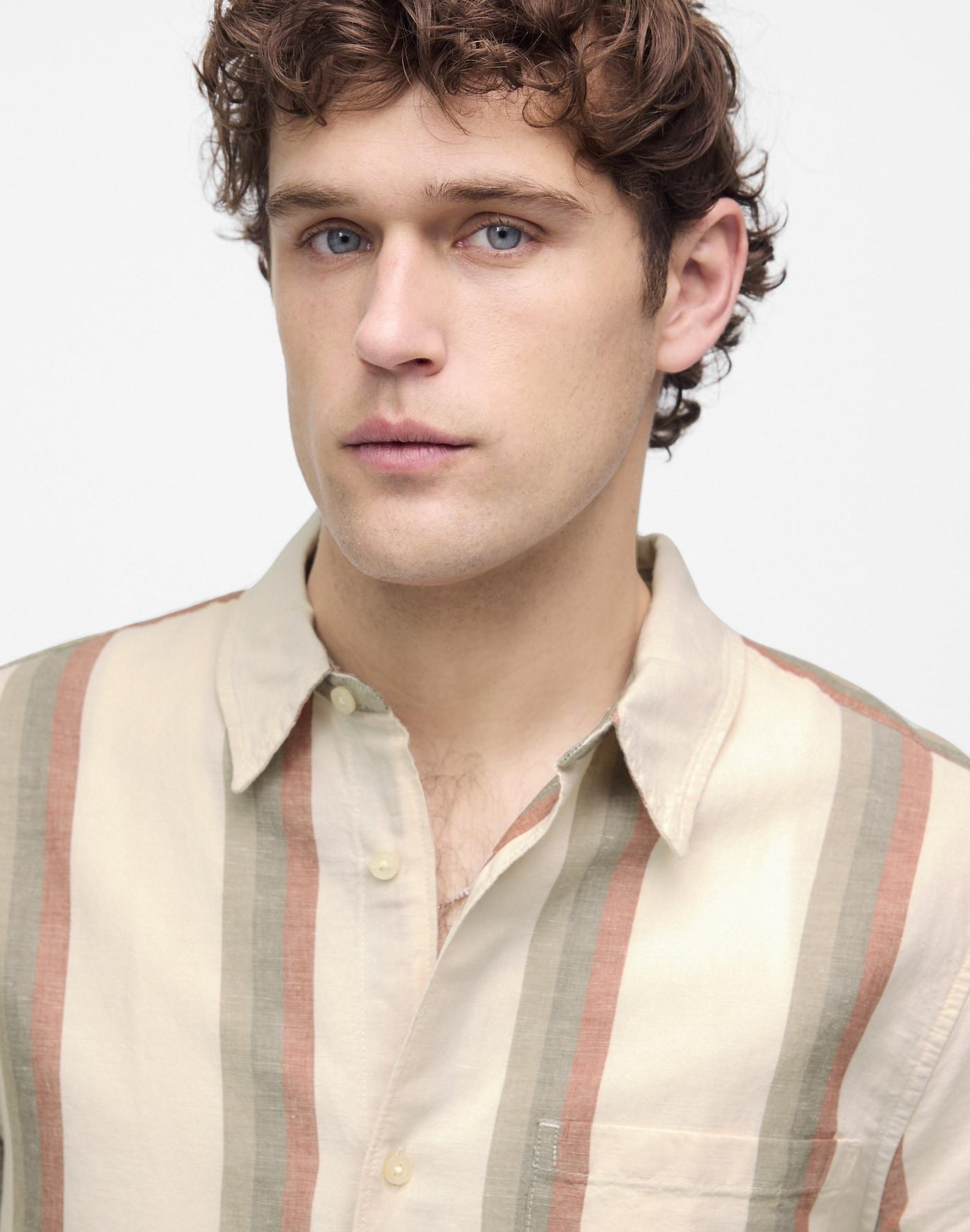 Button-Up Short-Sleeve Shirt in Cotton-Linen Blend Product Image