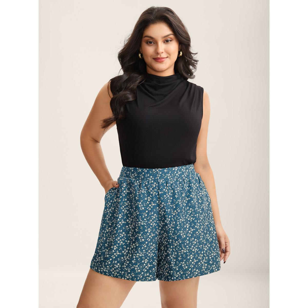 Plus Size Floral Print Wide-Leg Shorts Women Emerald Leisure Wide Leg Casual Shorts BloomChic 30/6X Product Image