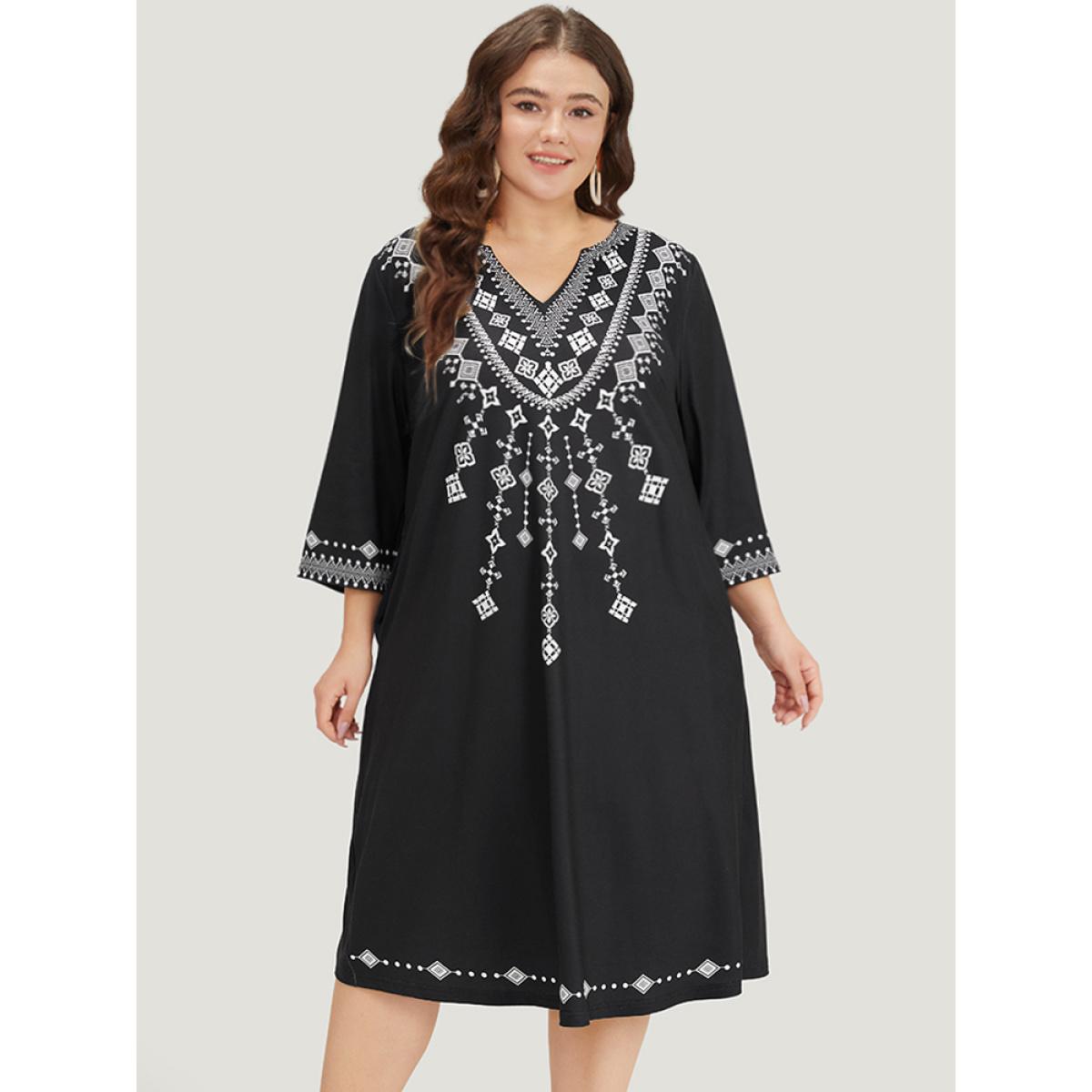 Plus Size Bandana Print V Neck Pocket Midi Dress Black Women Vacation Plain V-neck Elbow-length sleeve Curvy Midi Dress BloomChic 18-20/2X Product Image