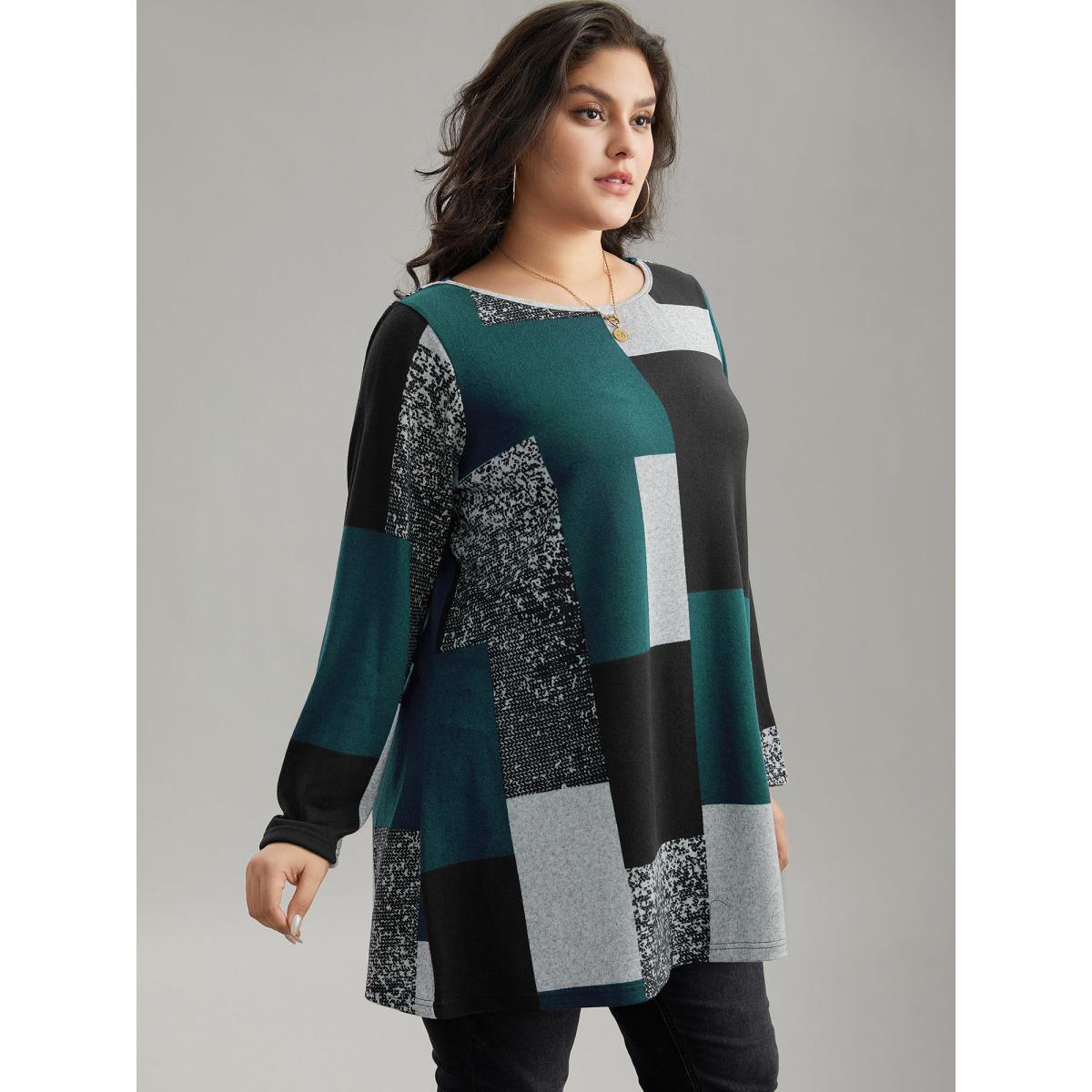 Plus Size Colorblock Contrast Round Neck T-shirt DarkSlateGray Women Elegant Contrast Colorblock Boat Neck Dailywear T-shirts BloomChic 14-16/1X Product Image