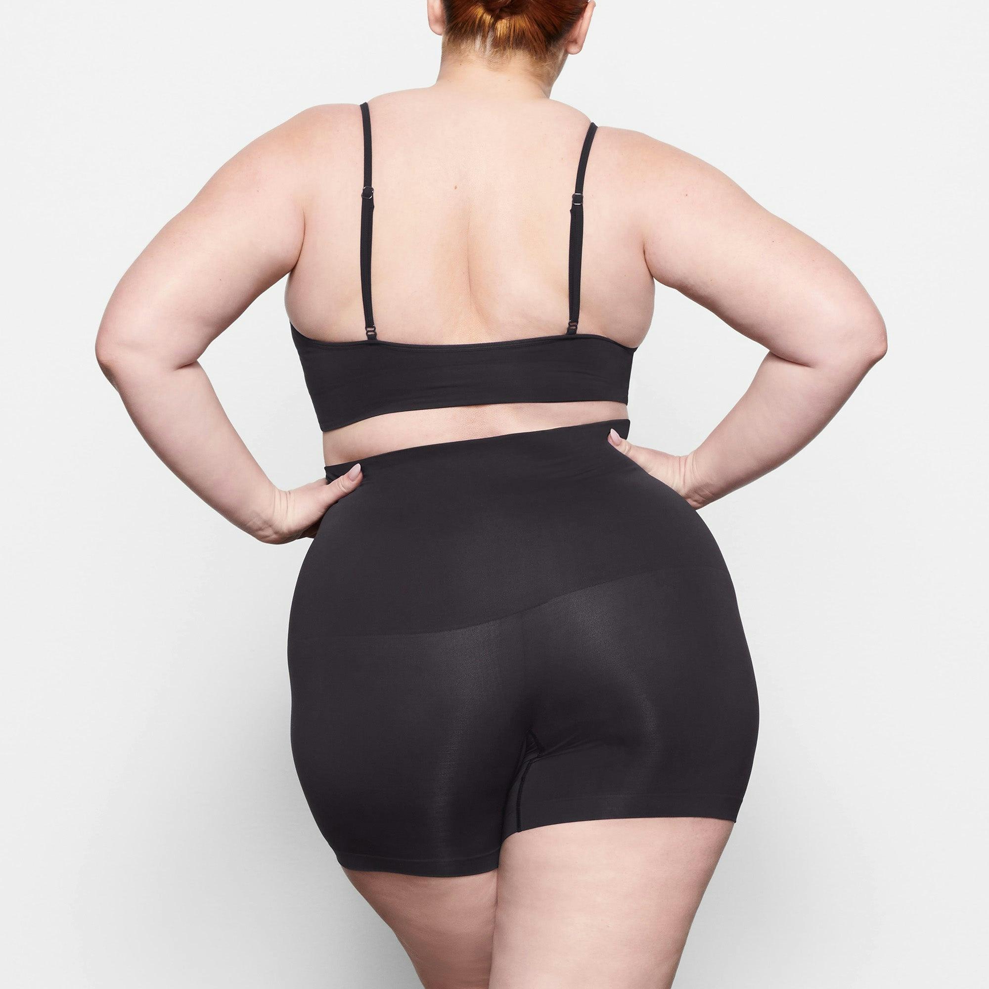 SOFT SMOOTHING SEAMLESS SHORT | ONYX Product Image