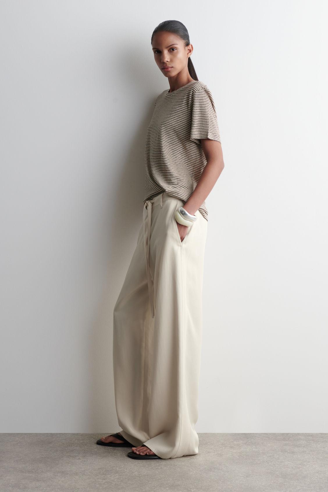 CREW-NECK LINEN T-SHIRT Product Image