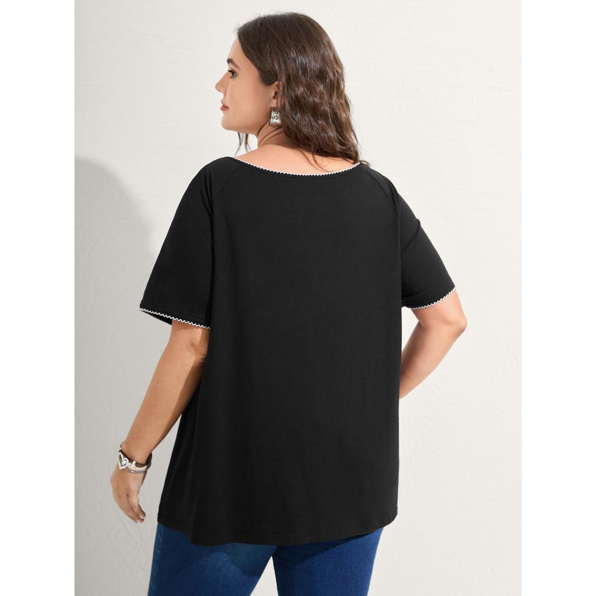 Plus Size Lace Color Contrast Pleated T-Shirt Black Women Boho Woven ribbon&lace trim Round Neck Vacation T-shirts BloomChic 14-16/1X Product Image