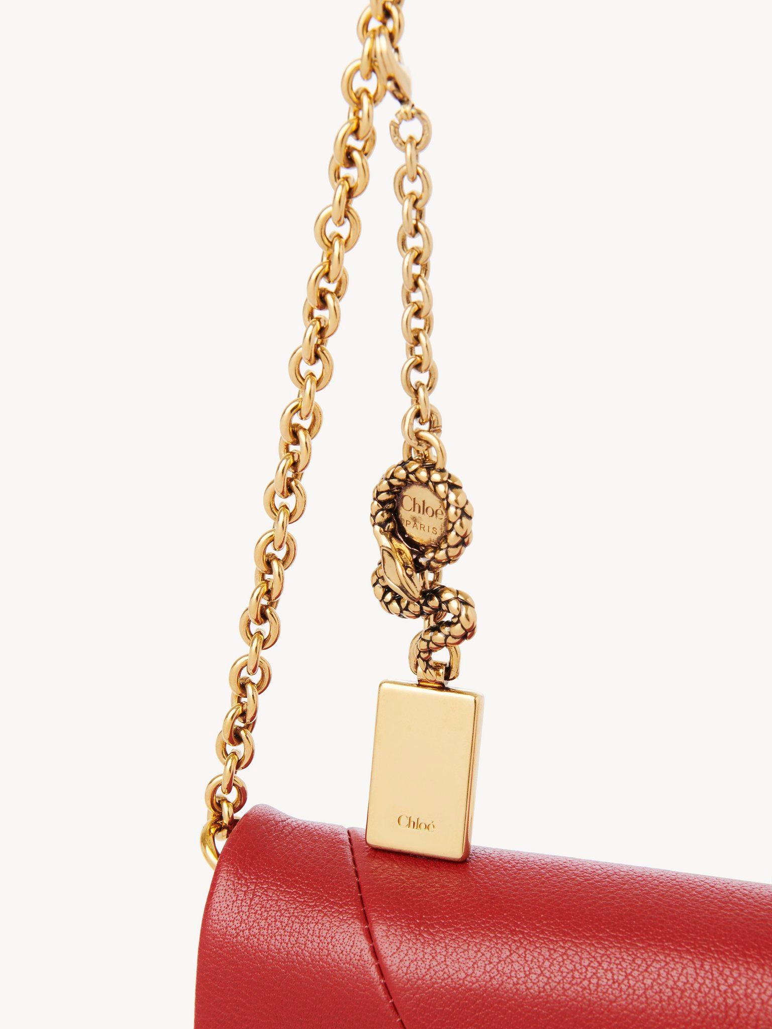 Chloé Spin flap wallet on chain in grained leather Product Image