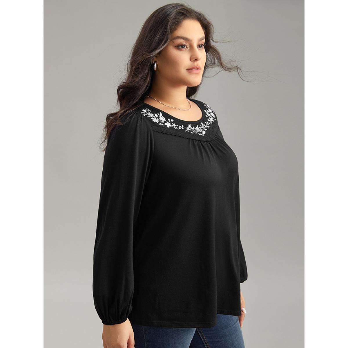 Plus Size Floral Embroidered Gathered Elastic Cuffs T-shirt Black Women Elegant Elastic cuffs Silhouette Floral Print Round Neck Dailywear T-shirts BloomChic 22-24/3X Product Image
