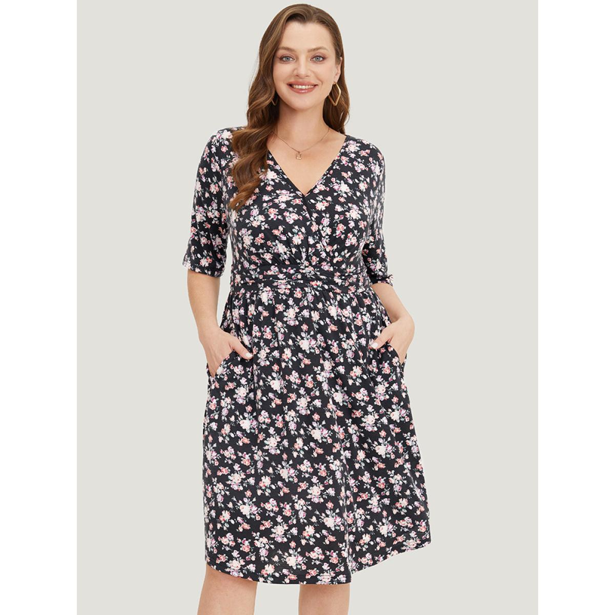 Plus Size Ditsy Floral Pocket Overlap Collar Half Sleeve Dress Black Women Casual Wrap V-neck Short sleeve Curvy Midi Dress BloomChic 26/4X Product Image