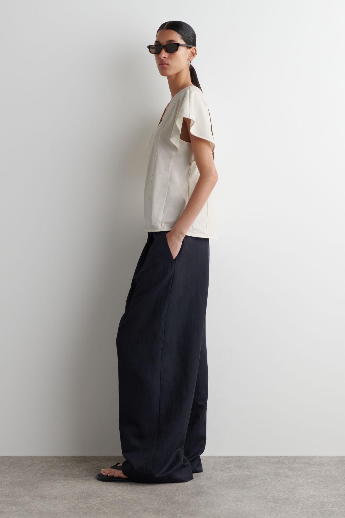 PETAL-SLEEVE COTTON TOP Product Image