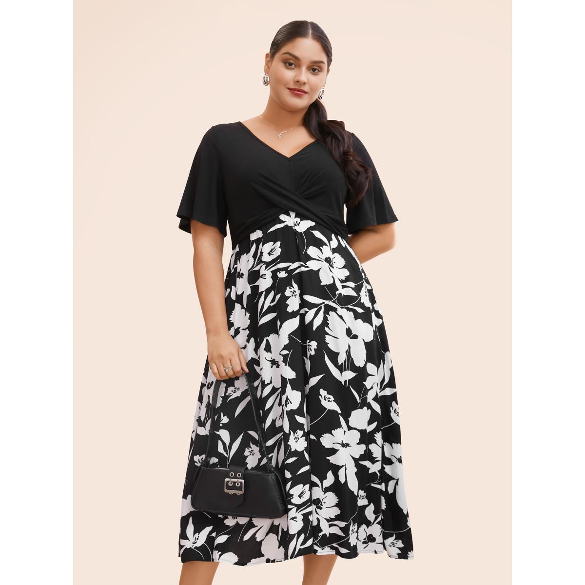 Plus Size Silhouette Floral Print Patchwork Crossover Pocket Dress Black Women Office Patchwork V-neck Short sleeve Curvy Midi Dress BloomChic 12/L Product Image