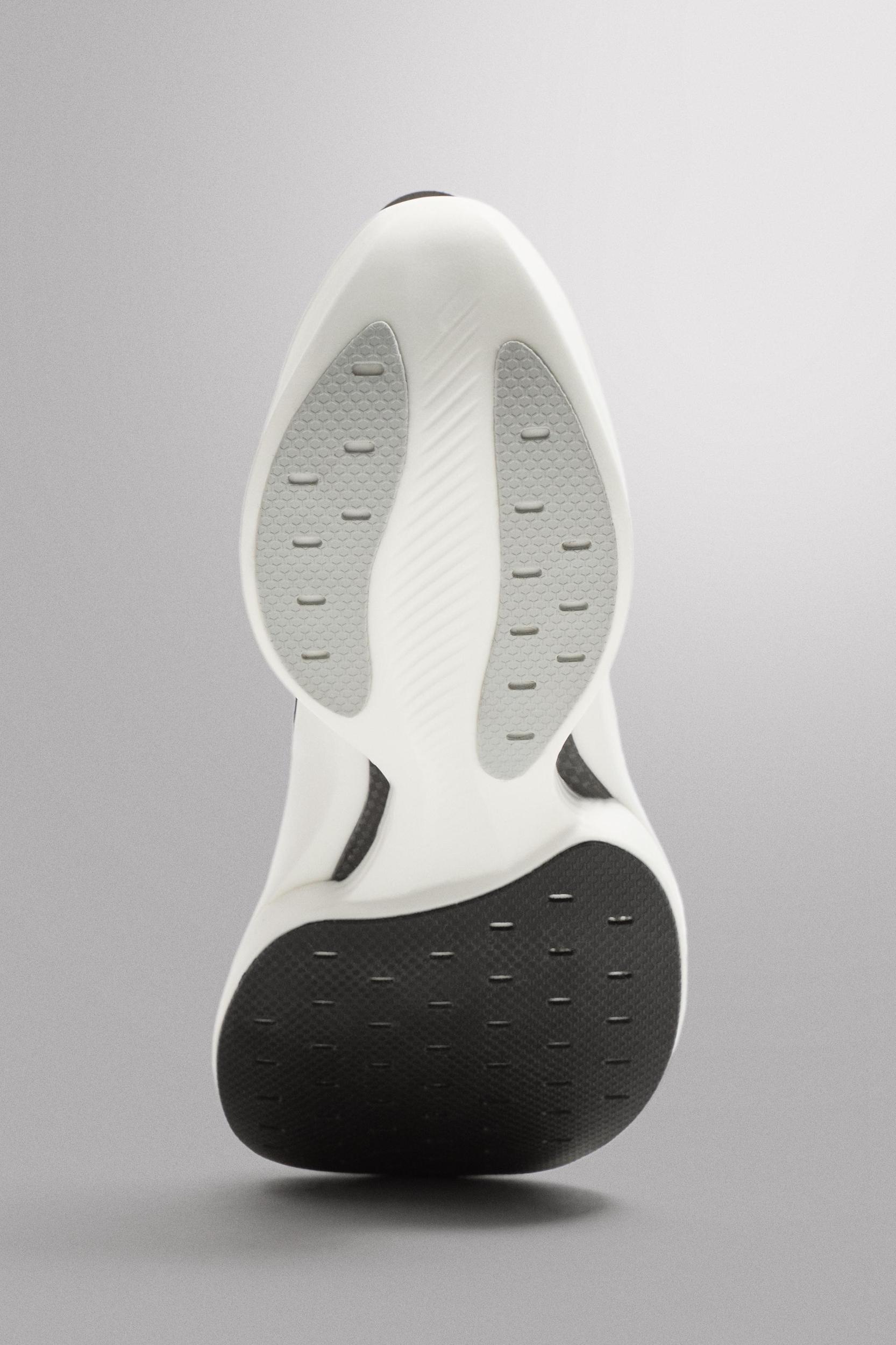 LONG DISTANCE RUNNING SNEAKERS Product Image