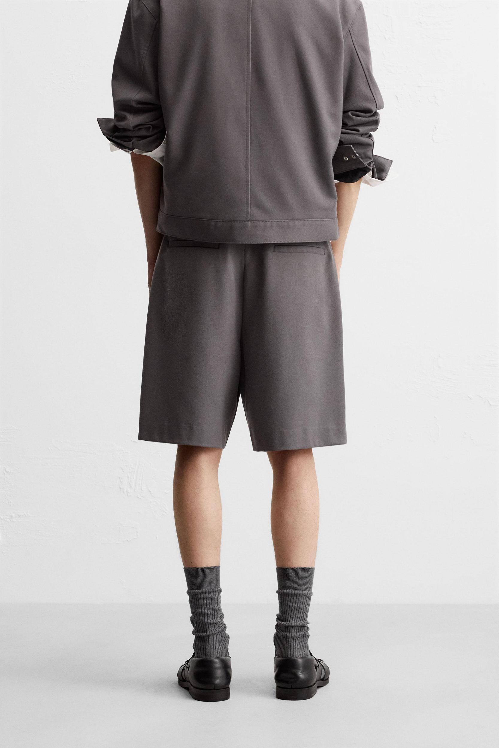 PLEATED RELAXED FIT SHORTS Product Image