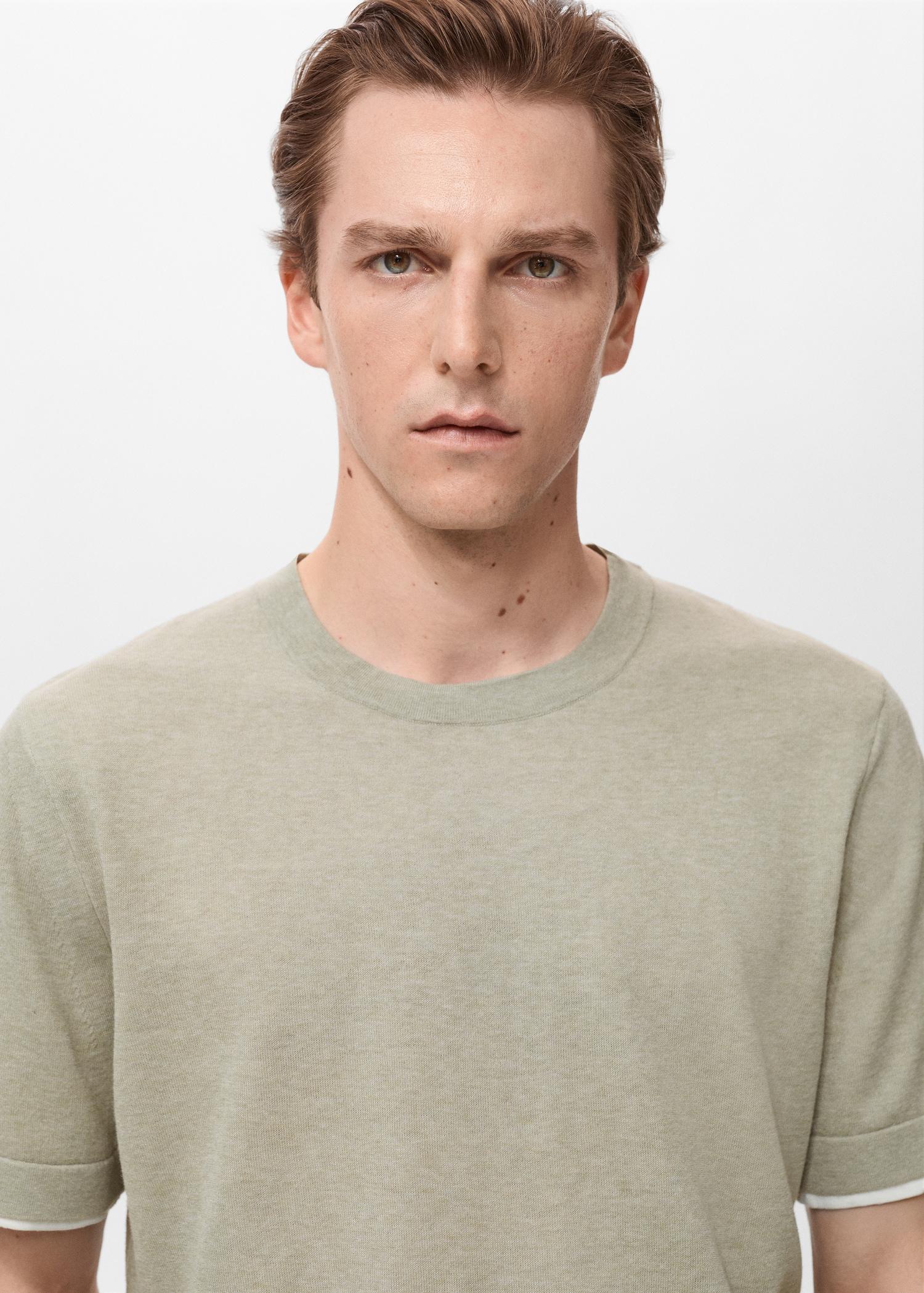 Contrasting cotton-blend T-shirt - Men | MANGO USA Product Image
