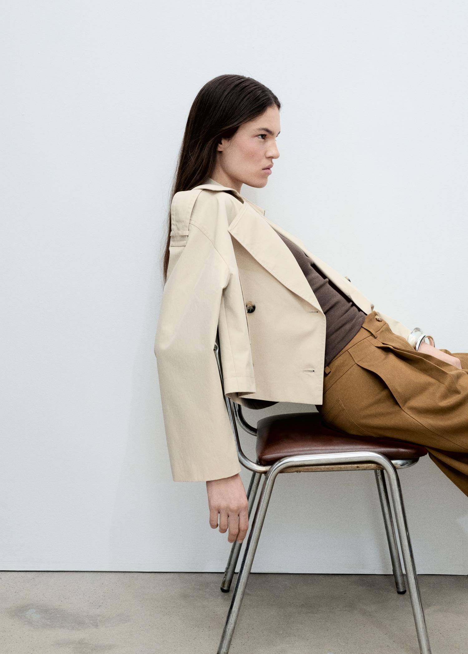 Double-breasted cropped trench coat - Women | MANGO USA Product Image