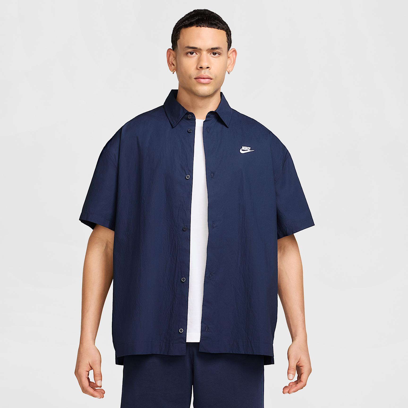 Nike Club Men's Short-Sleeve Button-Down Shirt Product Image