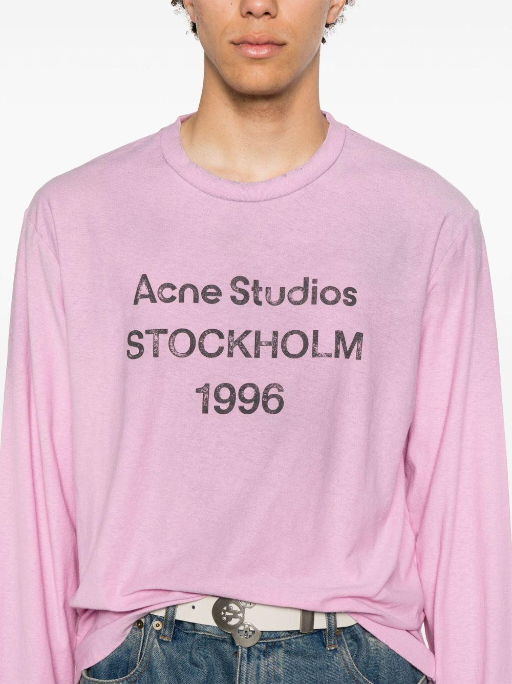 logo-print distressed T-shirt Product Image