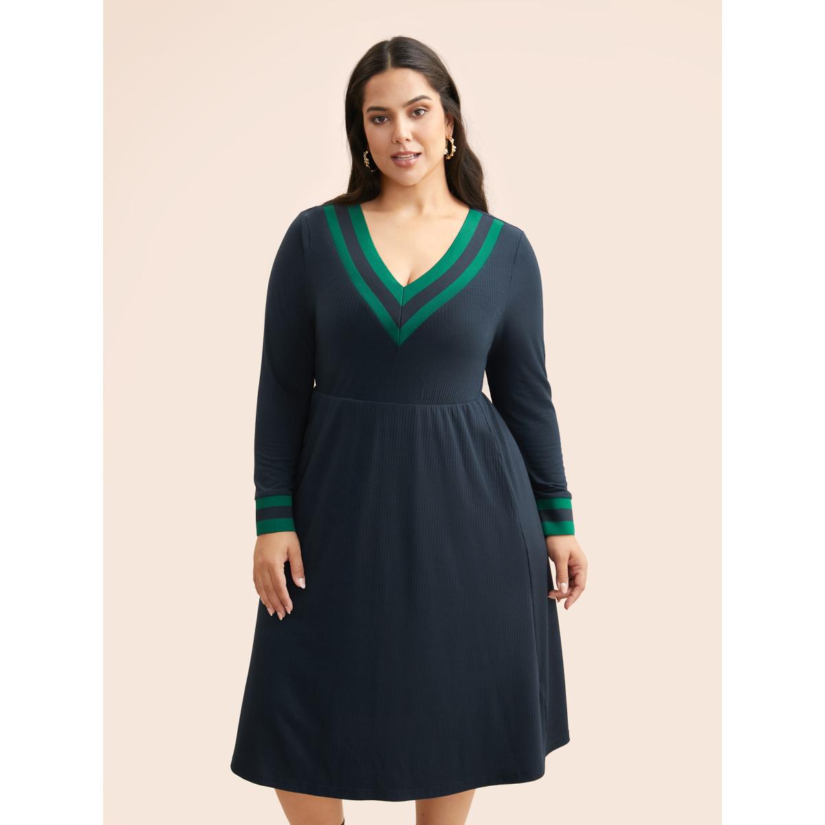 Plus Size Contrast Trim Elastic Waist Pocket Dress Midnight Women Leisure Texture V-neck Long Sleeve Curvy BloomChic 10/M Product Image