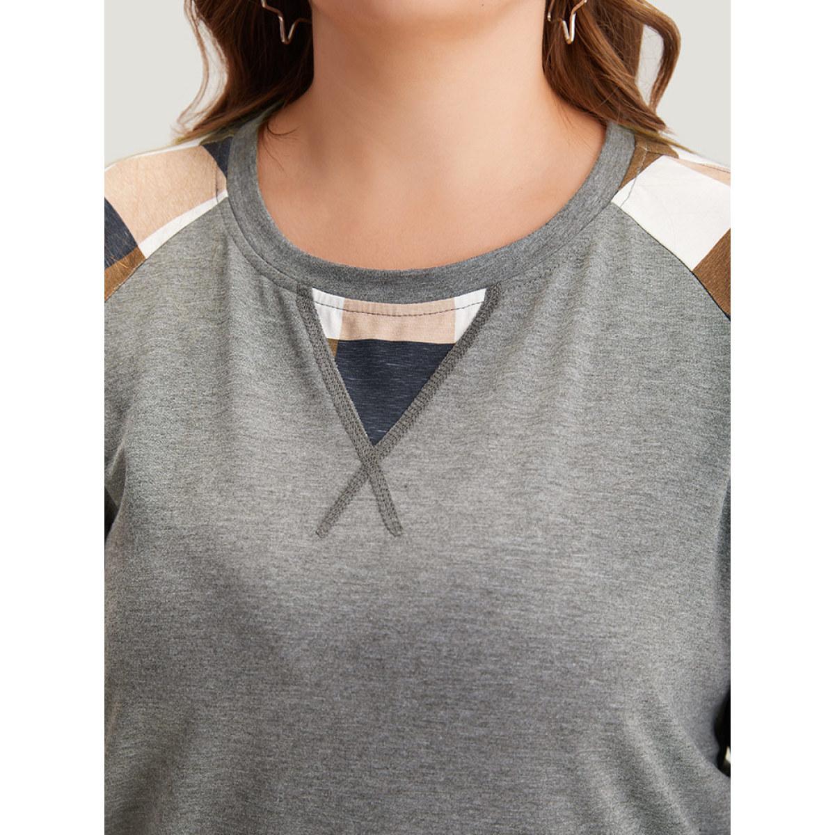 Plus Size Colorblock Contrast Pocket Stitch Sweatshirt Women Gray Casual Elastic cuffs Round Neck Dailywear Sweatshirts BloomChic 30/6X Product Image