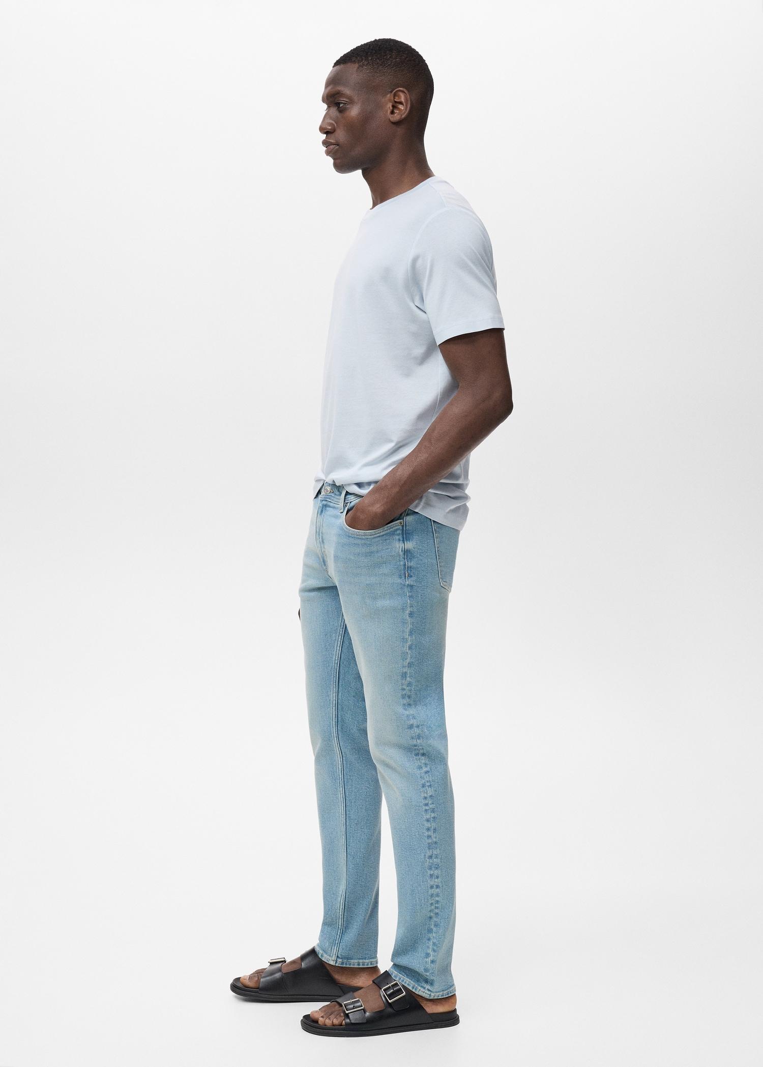 Jan slim-fit jeans with frayed effect - Men | MANGO USA Product Image