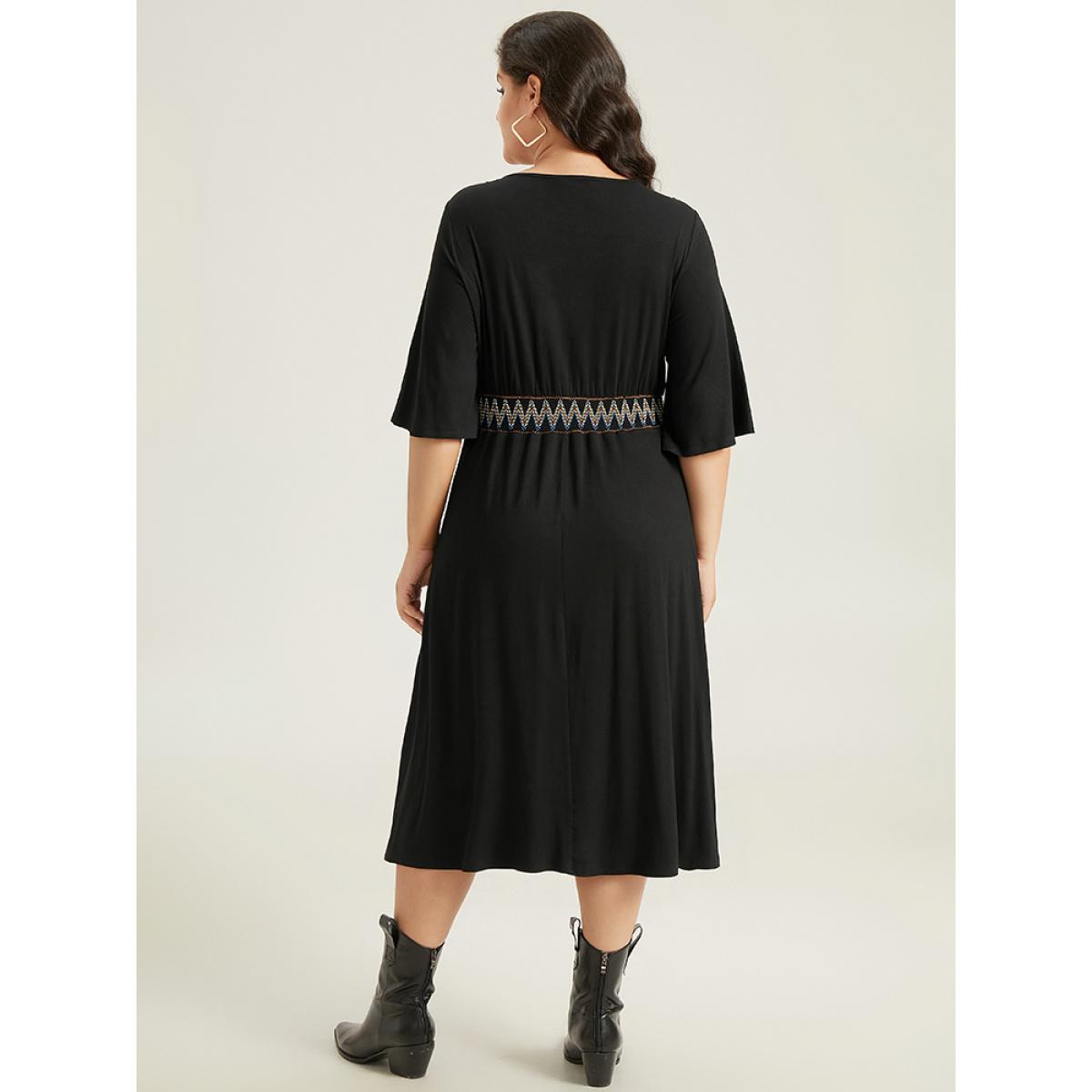 Plus Size Supersoft Essentials Geometric Contrast Webbing Dress Black Women Casual Plain V-neck Half Sleeve Curvy Midi Dress BloomChic 18-20/2X Product Image