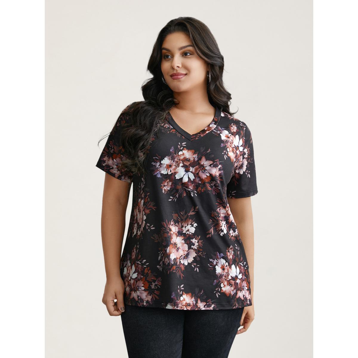 Plus Size Floral Print V Neck Stretchy T-shirt Black Women Elegant Non Natural Flowers V-neck Everyday T-shirts BloomChic 28/5X Product Image