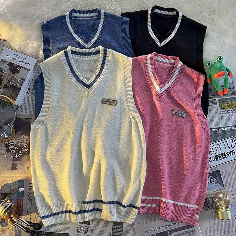 V-Neck Applique Contrast Trim Sweater Vest Product Image