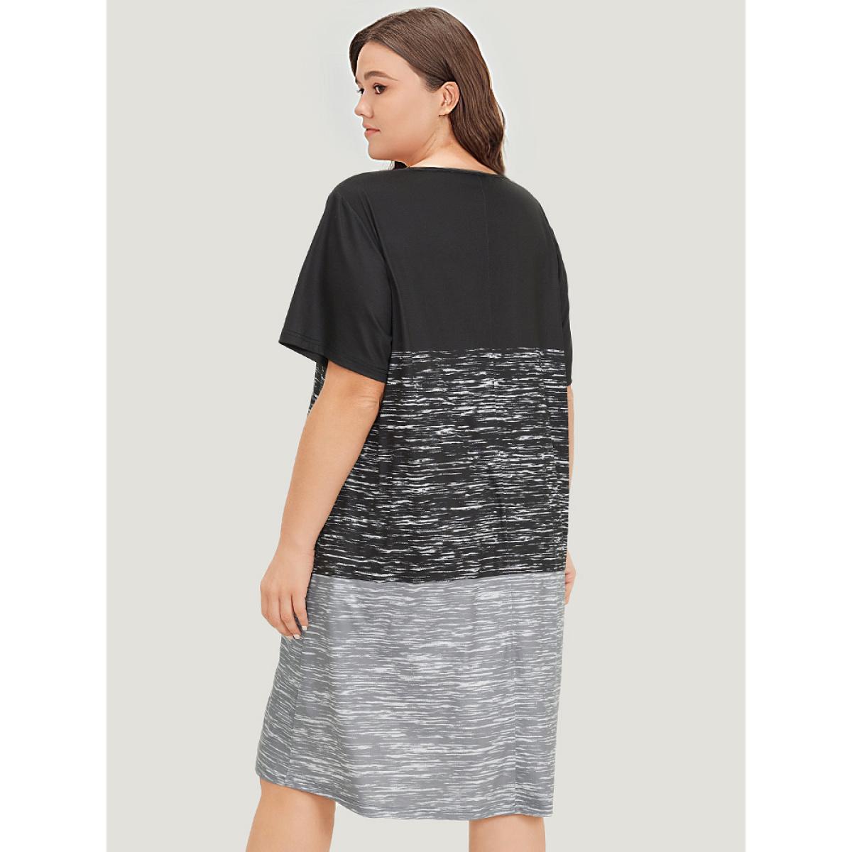 Plus Size Letter Print Colorblock Contrast Pocket V Neck Dress Black Women Casual Plain Curvy Knee Dress BloomChic 10/M Product Image