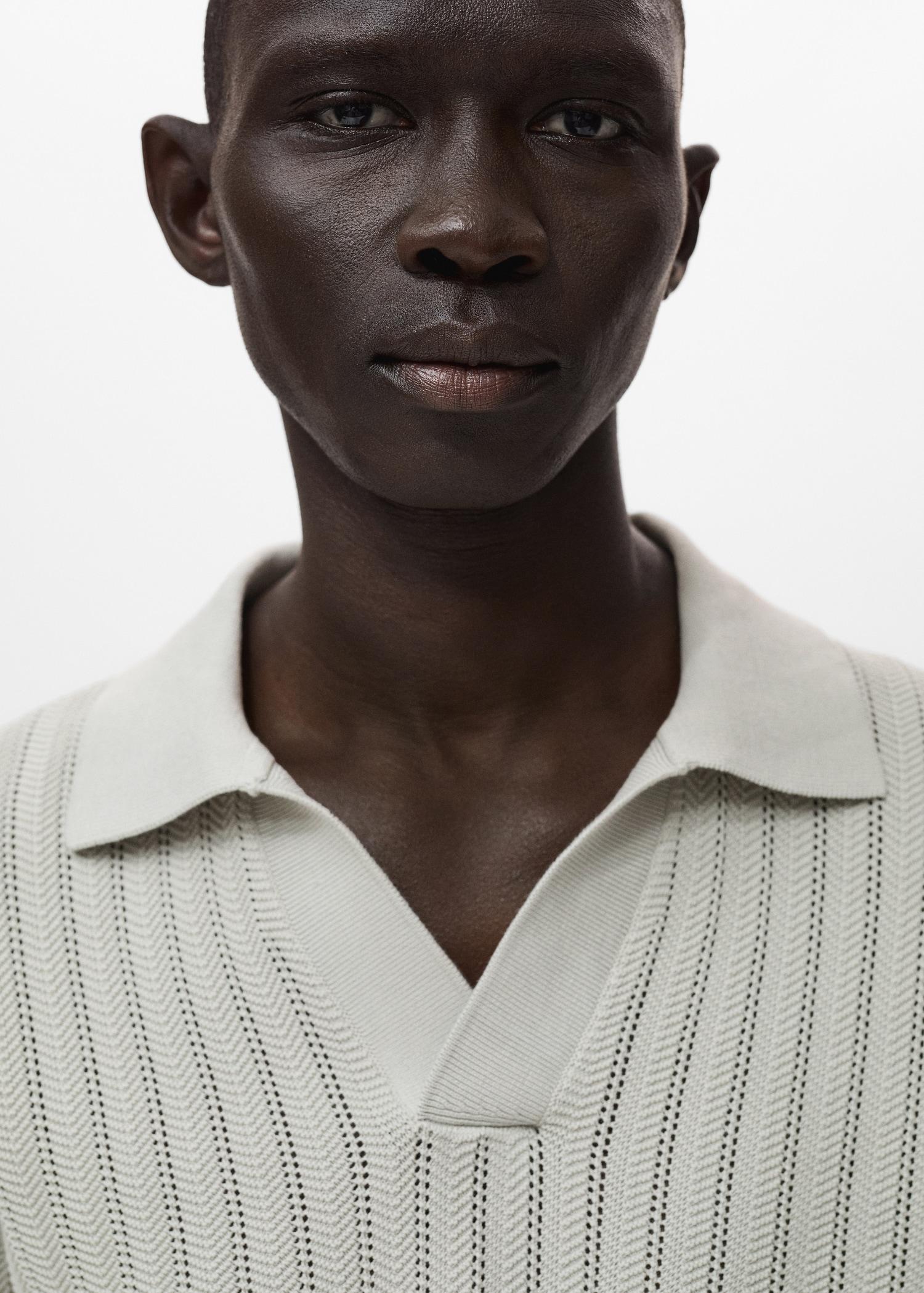 Fine-knit herringbone polo shirt - Men | MANGO USA Product Image