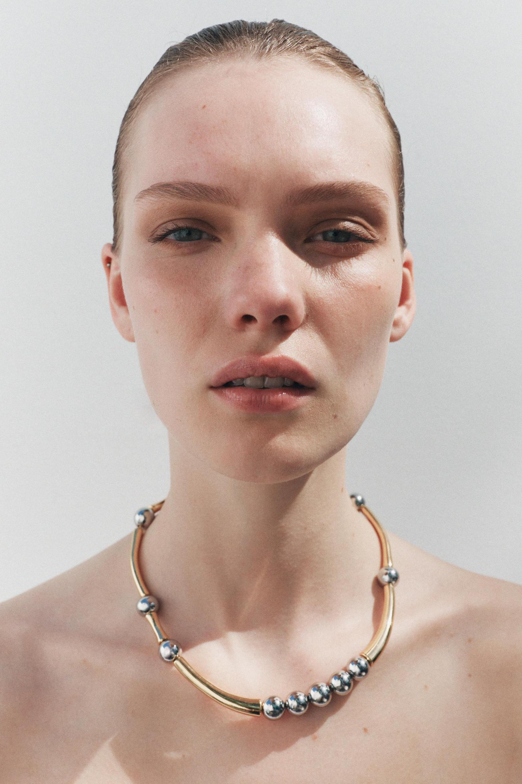 METAL PIECE NECKLACE Product Image