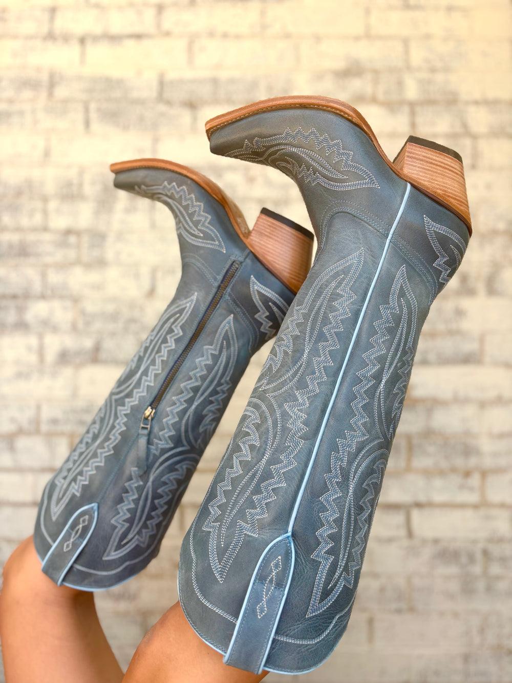 Women's Ariat Vintage Denim Casanova XToe Boots Product Image