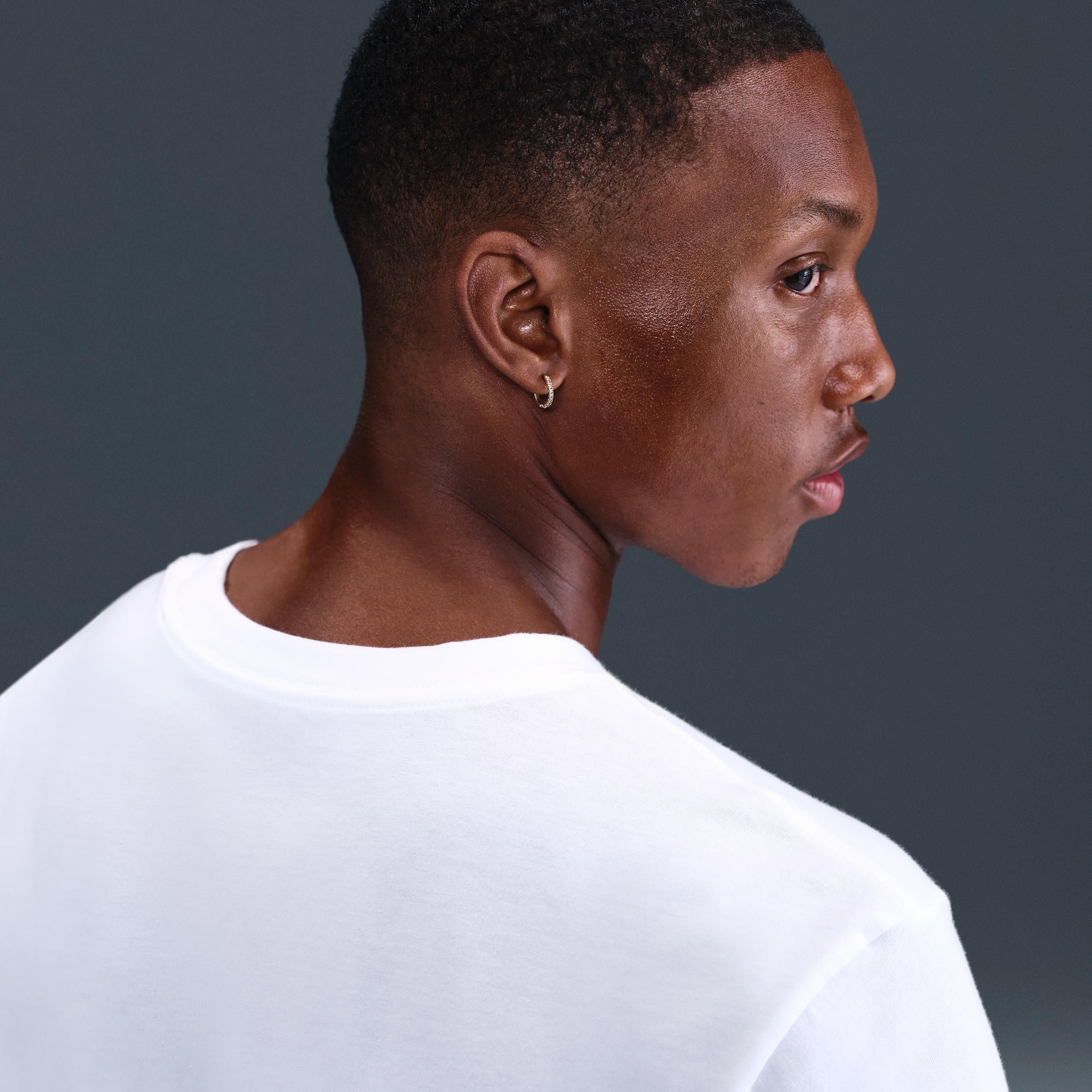 Nike Men's T-Shirt Product Image