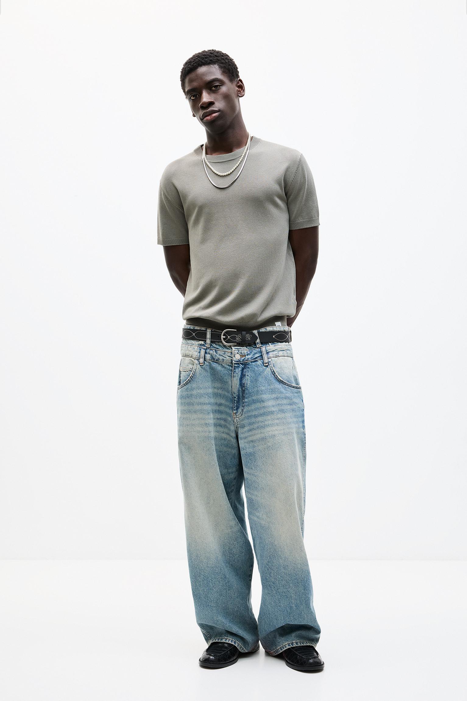 Short sleeve knit T-shirt Product Image