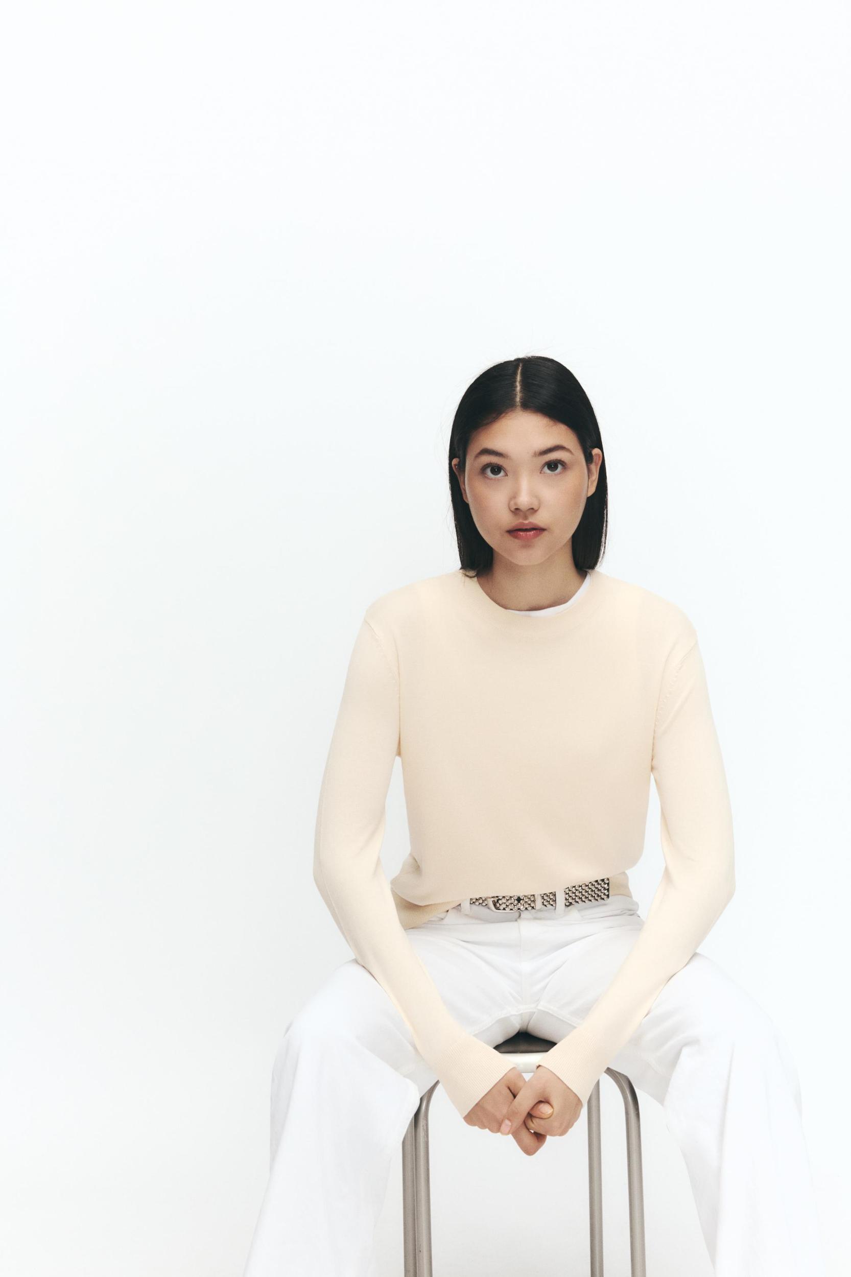 BASIC KNIT SWEATER Product Image