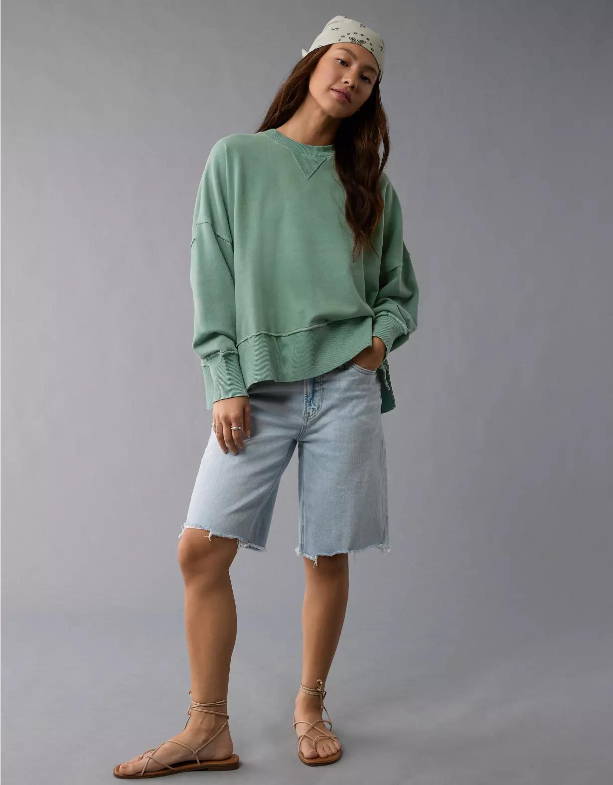 AE Big Hug Destination Graphic Crew Neck Sweatshirt Product Image