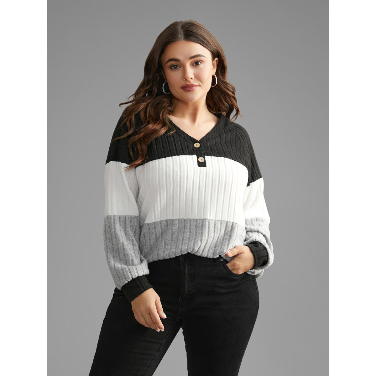 Plus Size Colorblock Contrast Texture Pit Strip T-shirt Black Women Leisure Texture V-neck Casual T-shirts BloomChic 22-24/3X Product Image