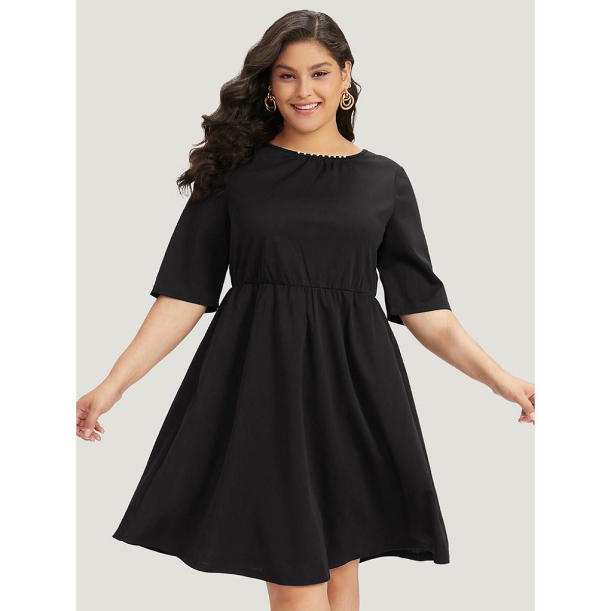 Plus Size Plain Pocket Pearl Beaded Detail Gathered Dress Black Women Elegant Gathered Round Neck Half Sleeve Curvy Midi Dress BloomChic 26/4X Product Image