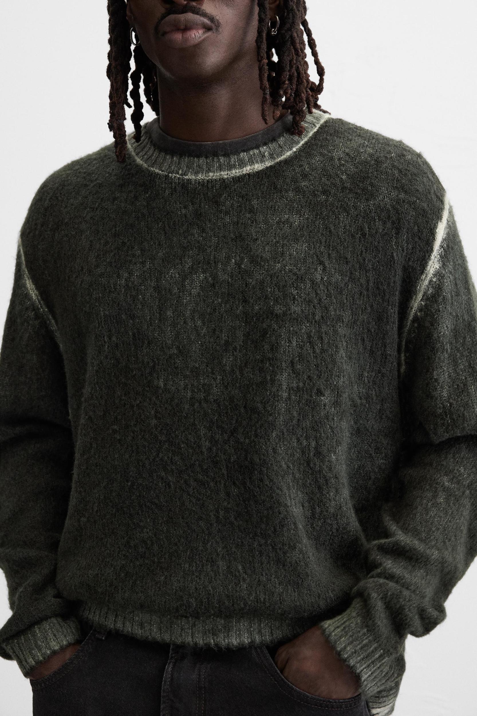 SPRAY PRINT SWEATER Product Image