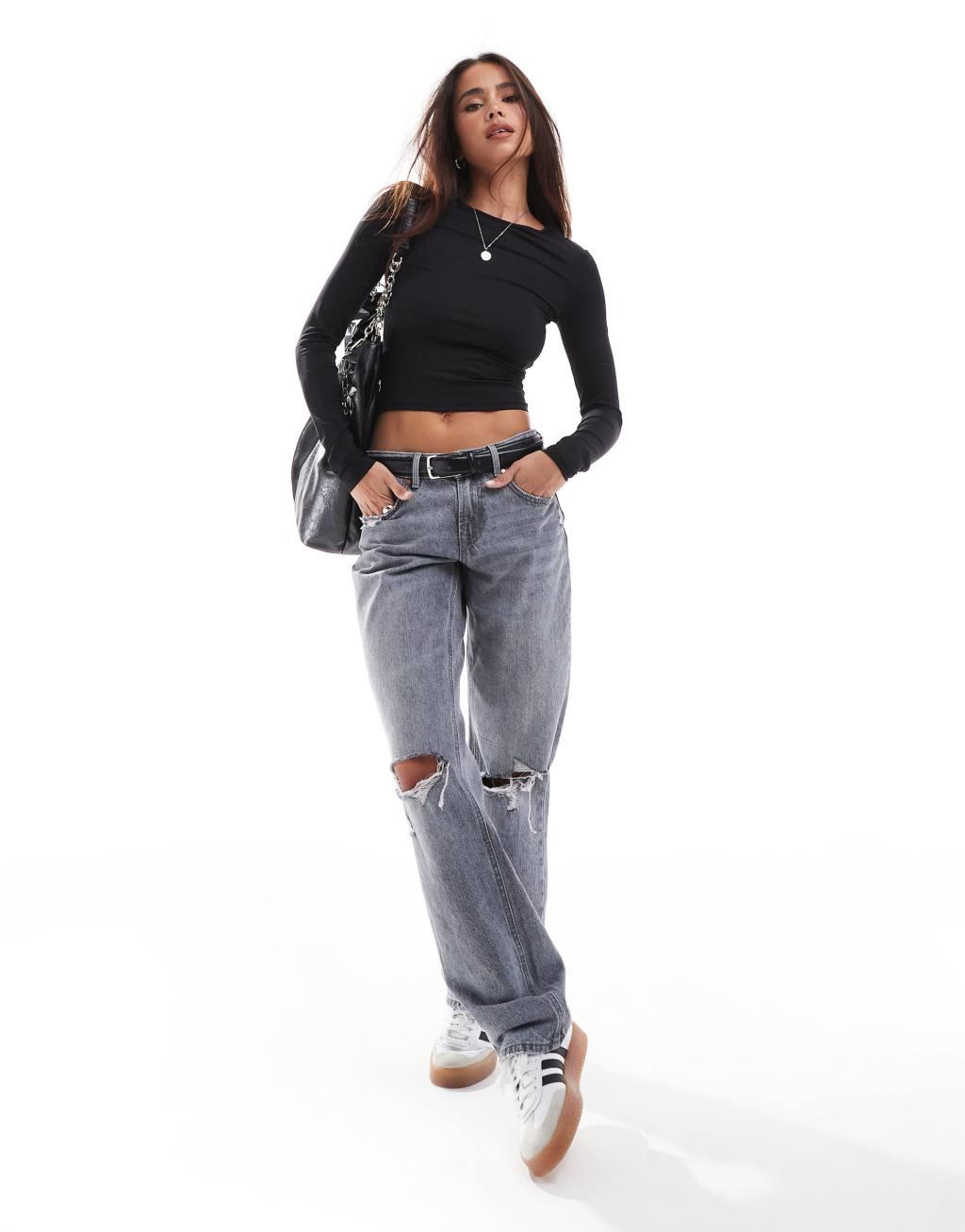 Stradivarius STR sculpt long sleeve T-shirt in black Product Image