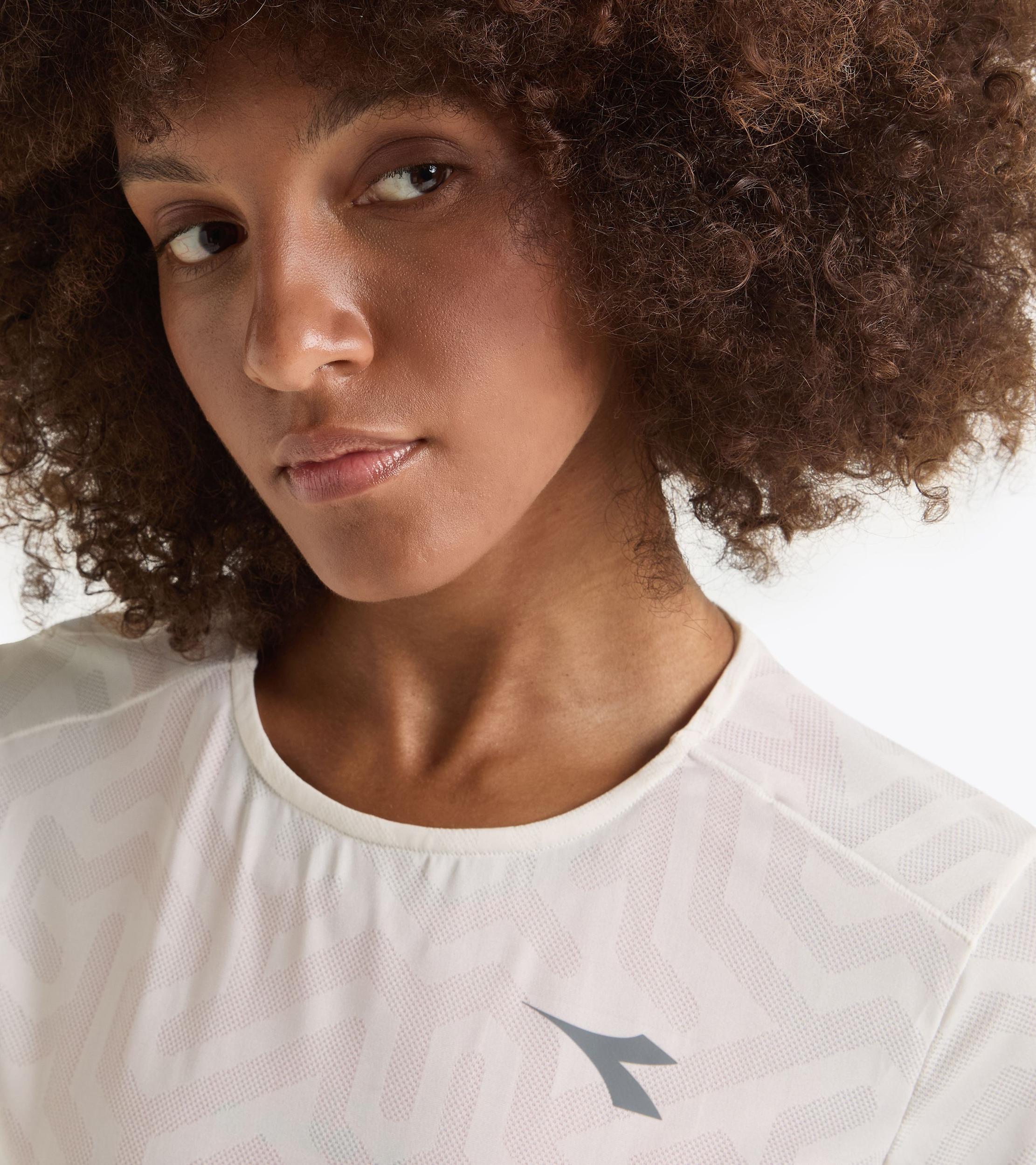 L. SUPER LIGHT SS T-SHIRT Product Image