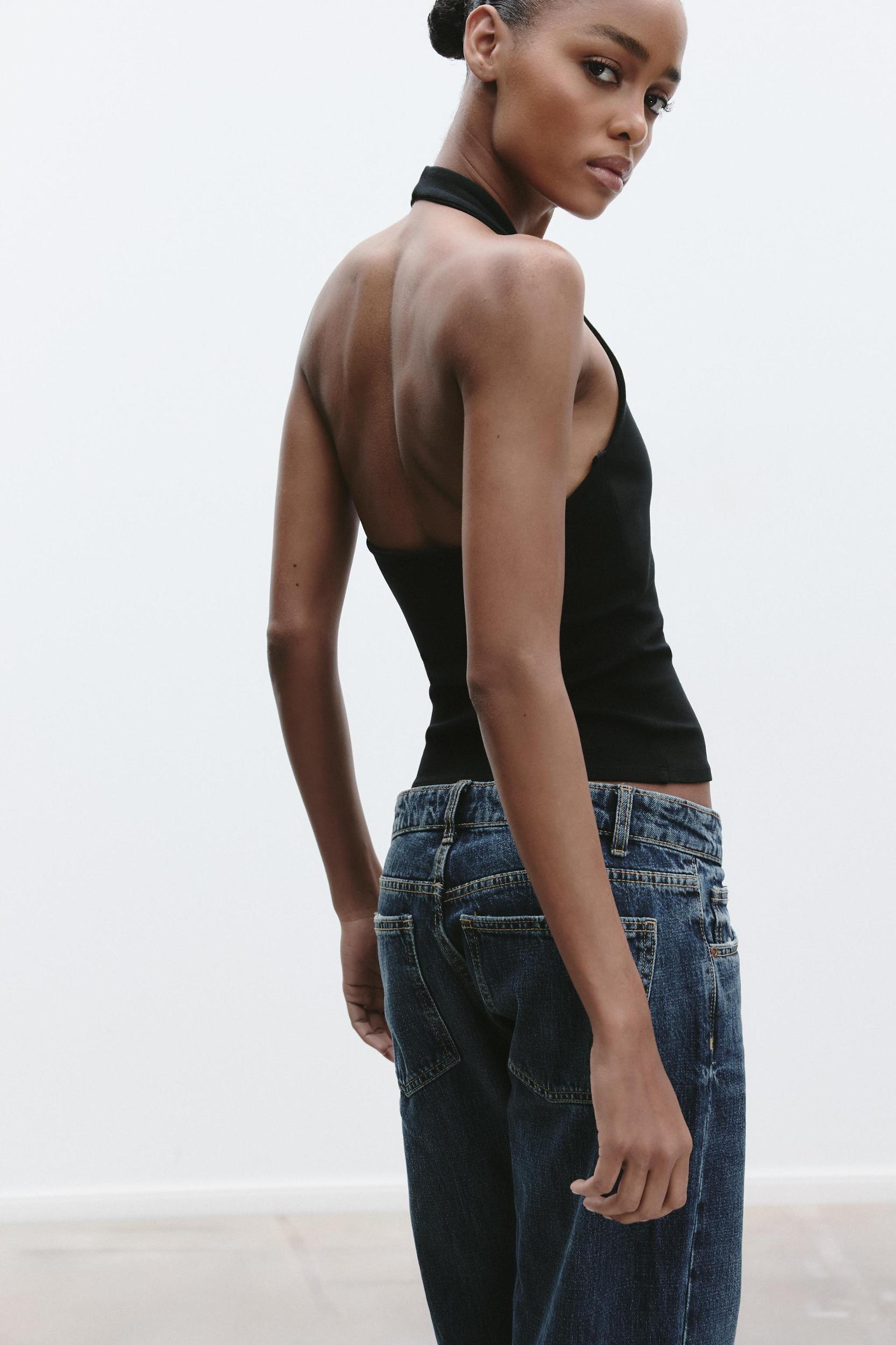 HALTER TOP Product Image