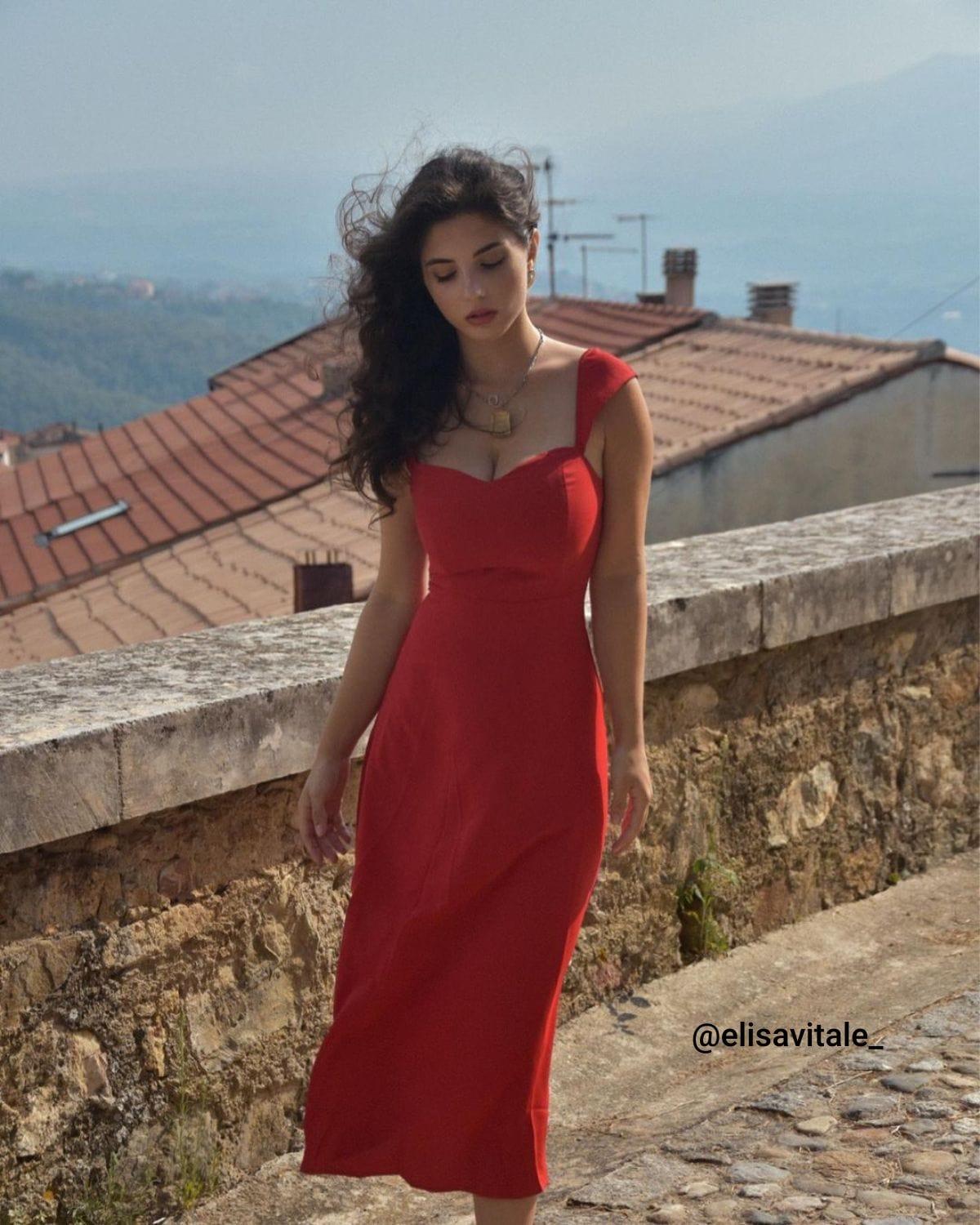 The Red Sweetheart Neck Cap Sleeve Midi Dress Product Image