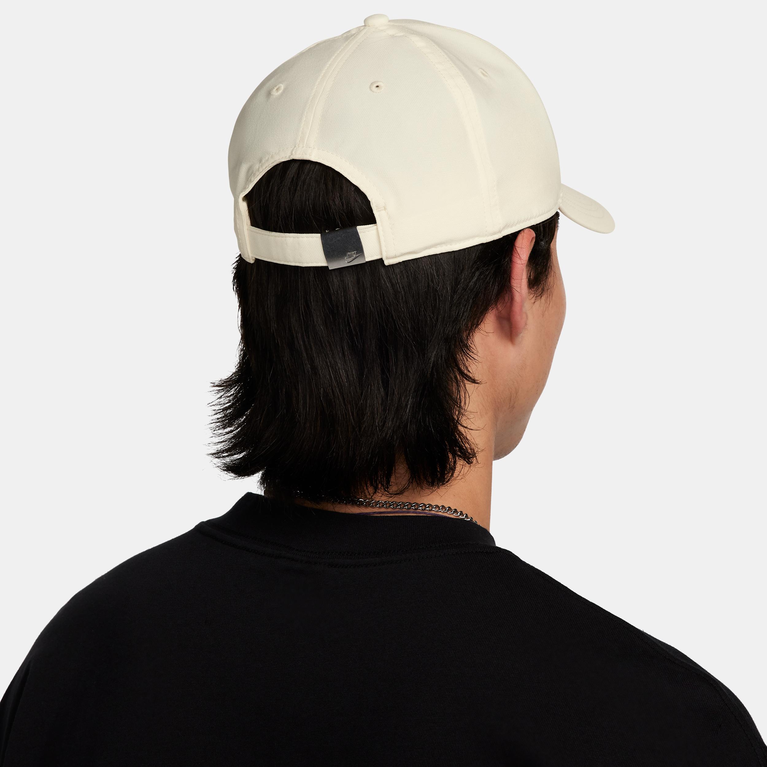 Nike Unisex Dri-FIT Club Structured Metal Logo Cap Product Image